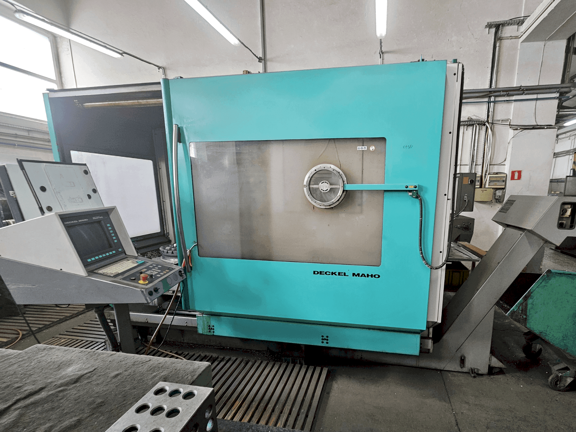 Masina DECKEL MAHO DMU 60P   eestvaade