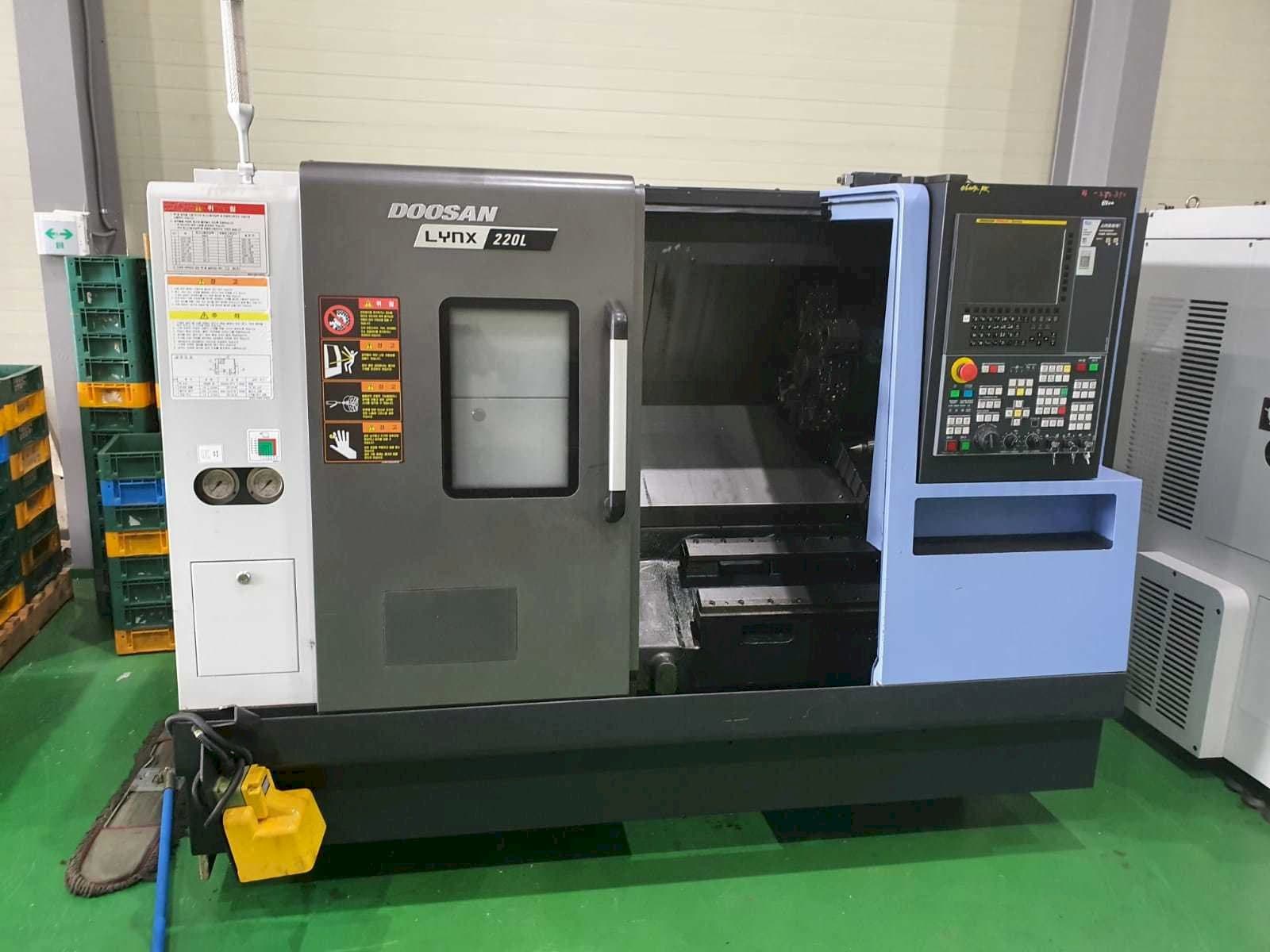 Masina Doosan LYNX 220 LC   eestvaade
