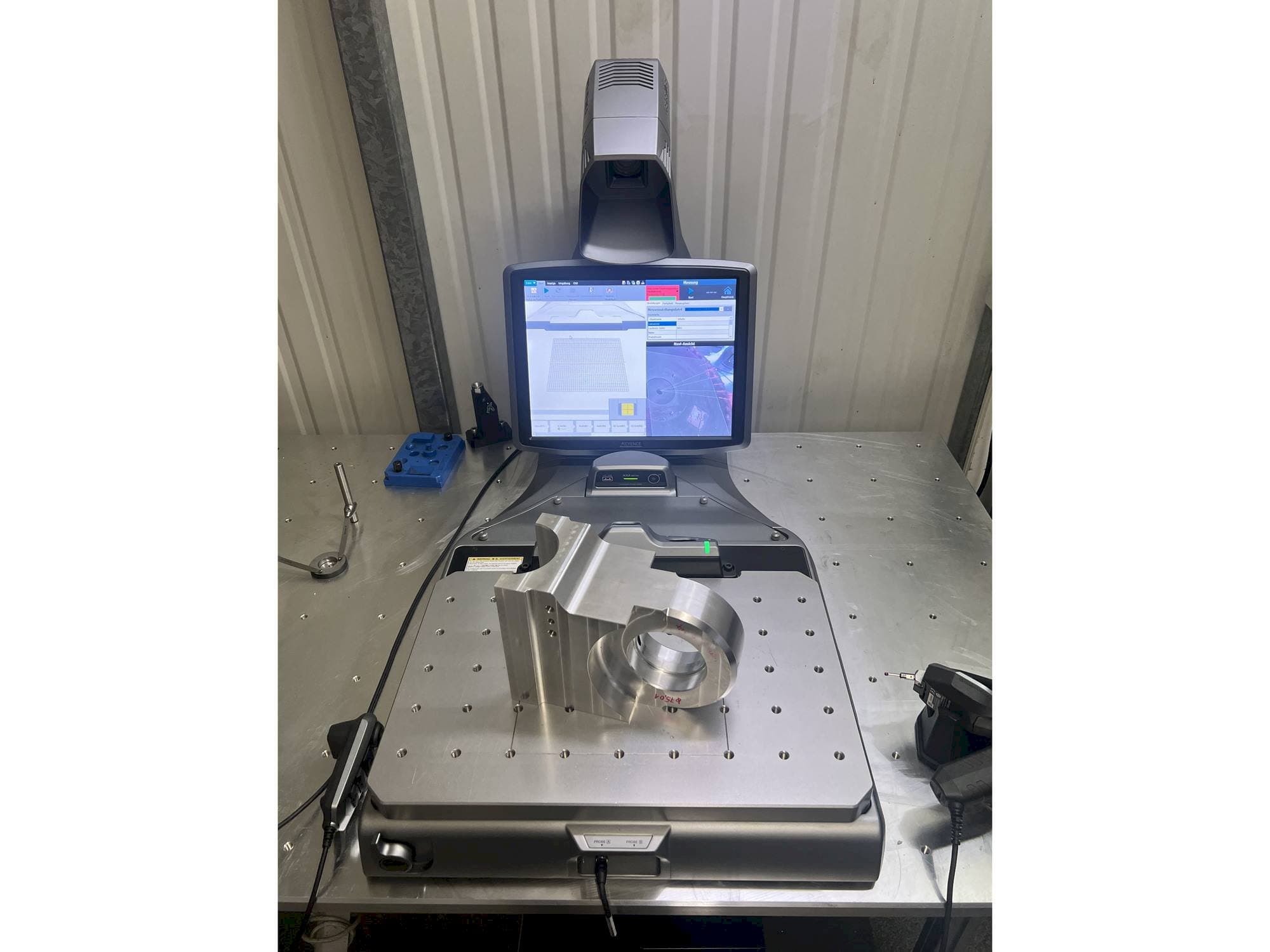 Masina KEYENCE XM-C1000   eestvaade