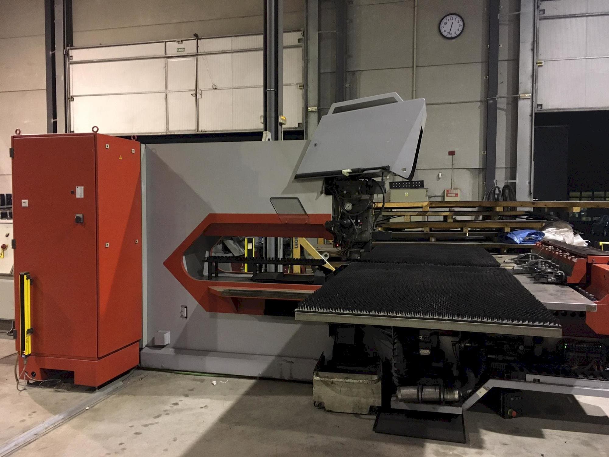 Masina Trumpf Trumatic 2000 R   eestvaade