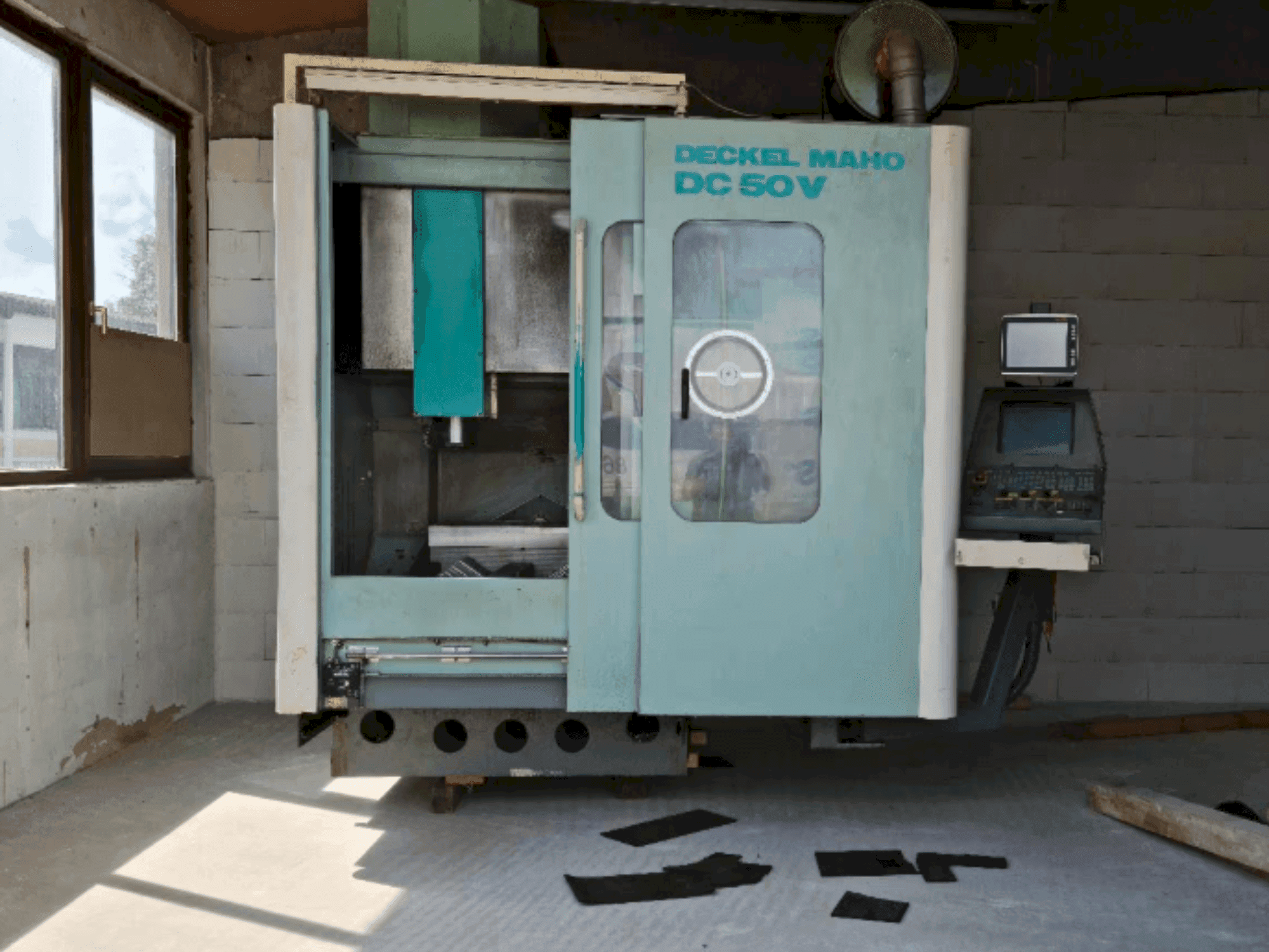 Masina DECKEL MAHO DC 50 V   eestvaade