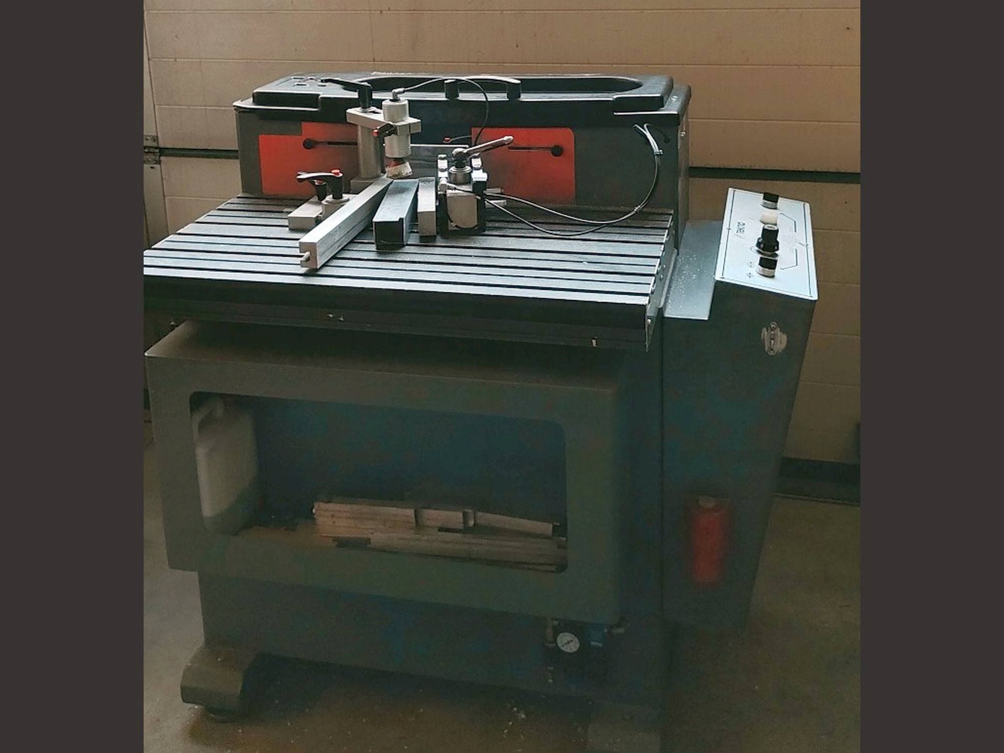 Masina Tekna TK661   vasaku külje vaade