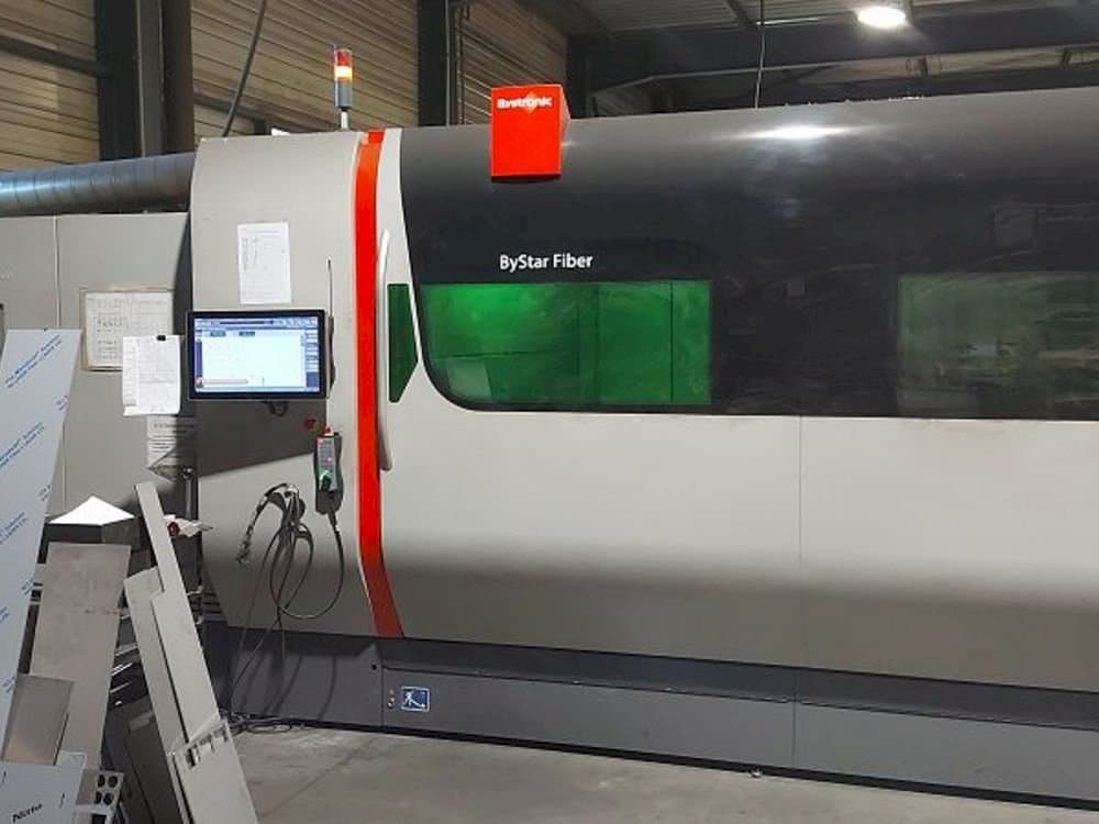 Masina Bystronic Bystar fiber eestvaade