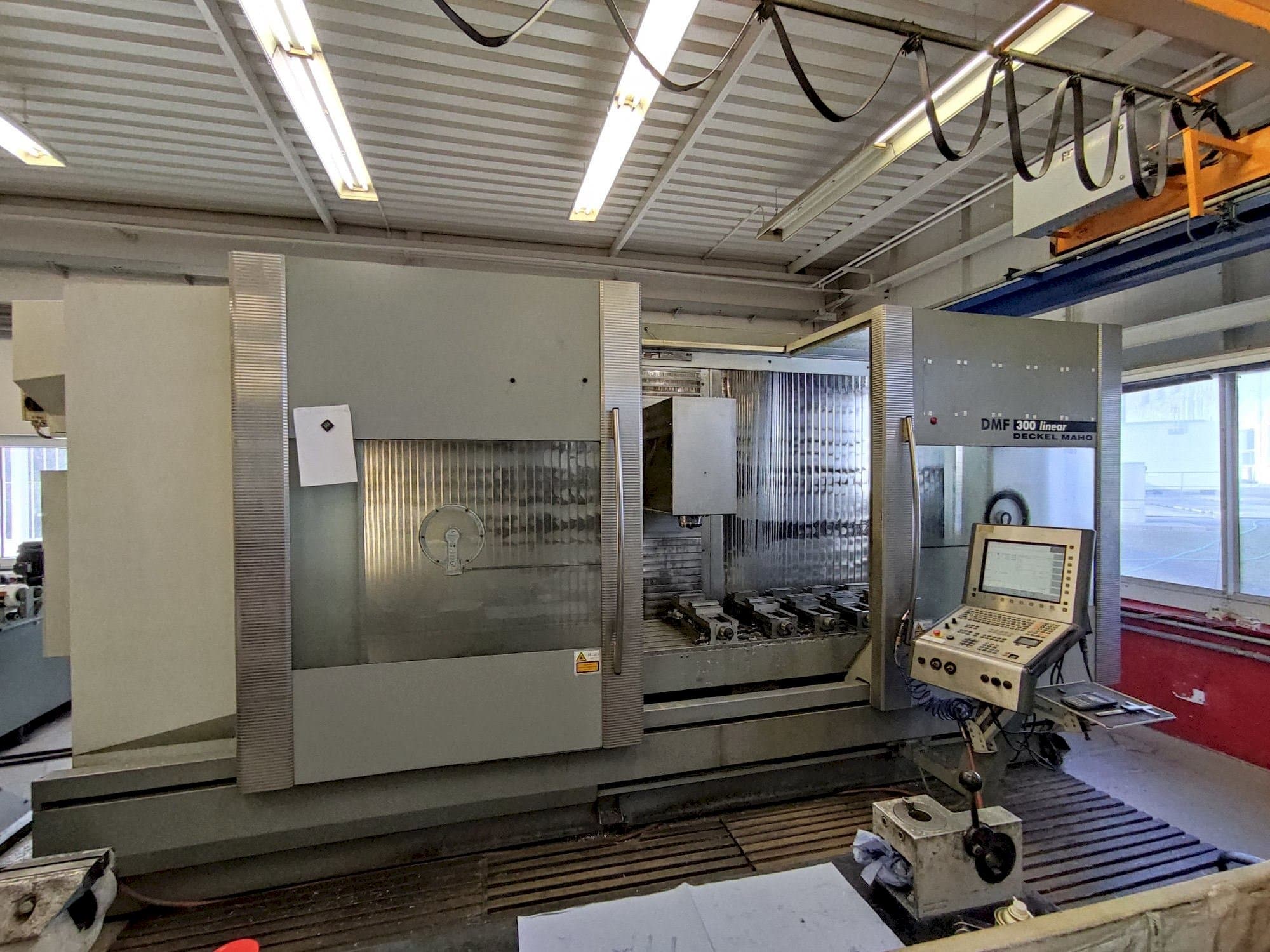 Masina DECKEL MAHO DMF 300 linear eestvaade