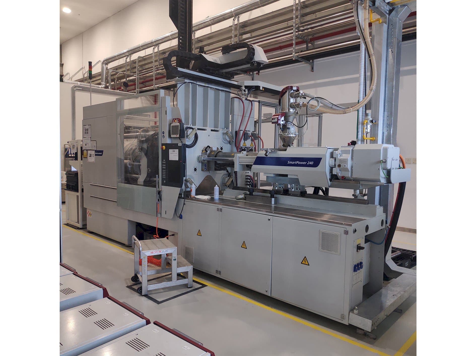 Masina Battenfeld SmartPower 240-1000   eestvaade