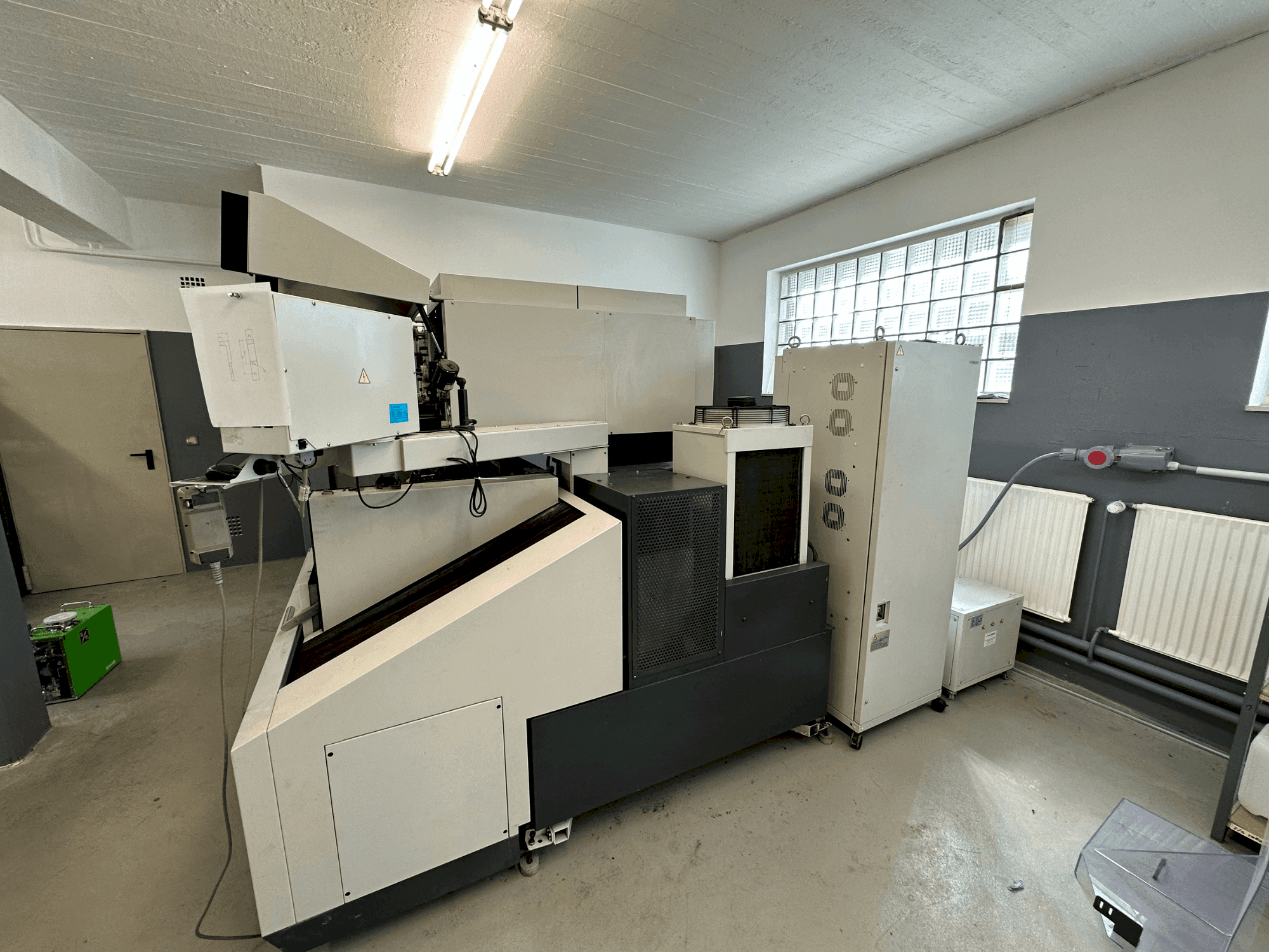 Masina Mitsubishi MV1200S   eestvaade