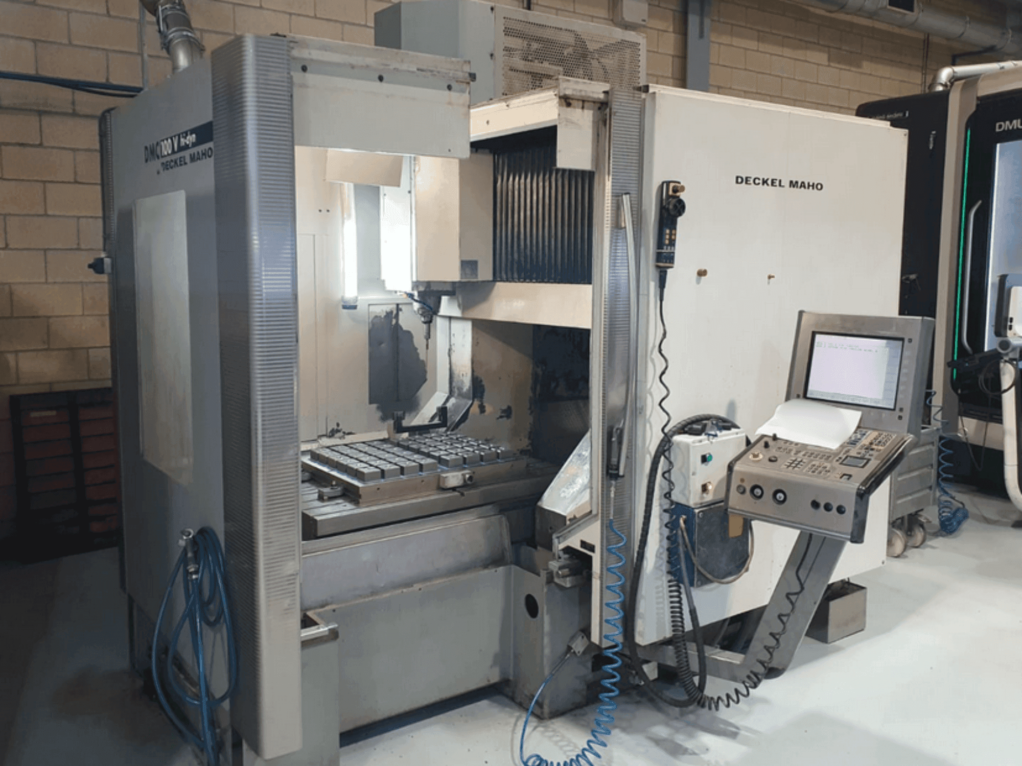 Masina DECKEL MAHO DMC 100V hi-dyn   eestvaade