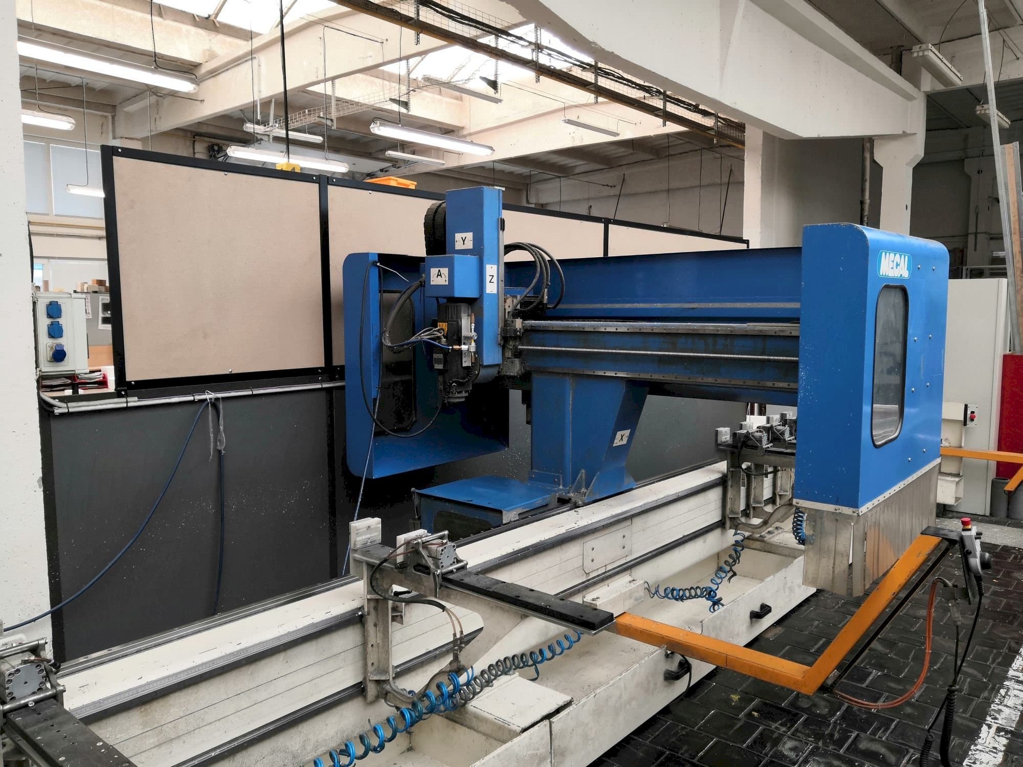 Masina MECAL MC 304 Pioneer 3   eestvaade