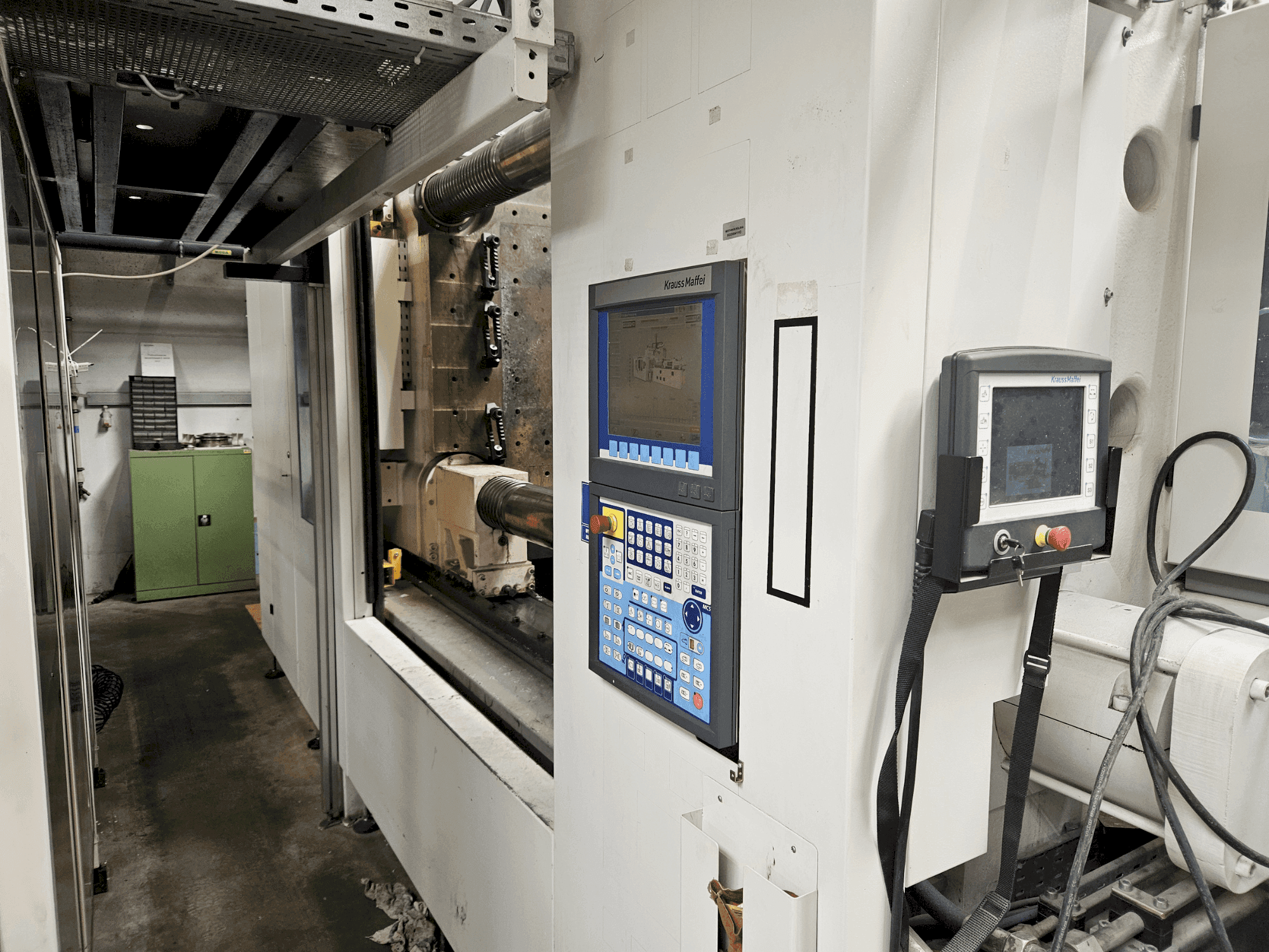 Masina Krauss Maffei 800-12000 MX   eestvaade