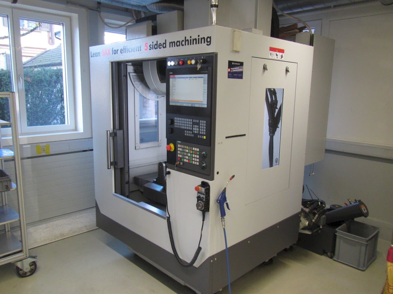 Masina HARDINGE V480   eestvaade