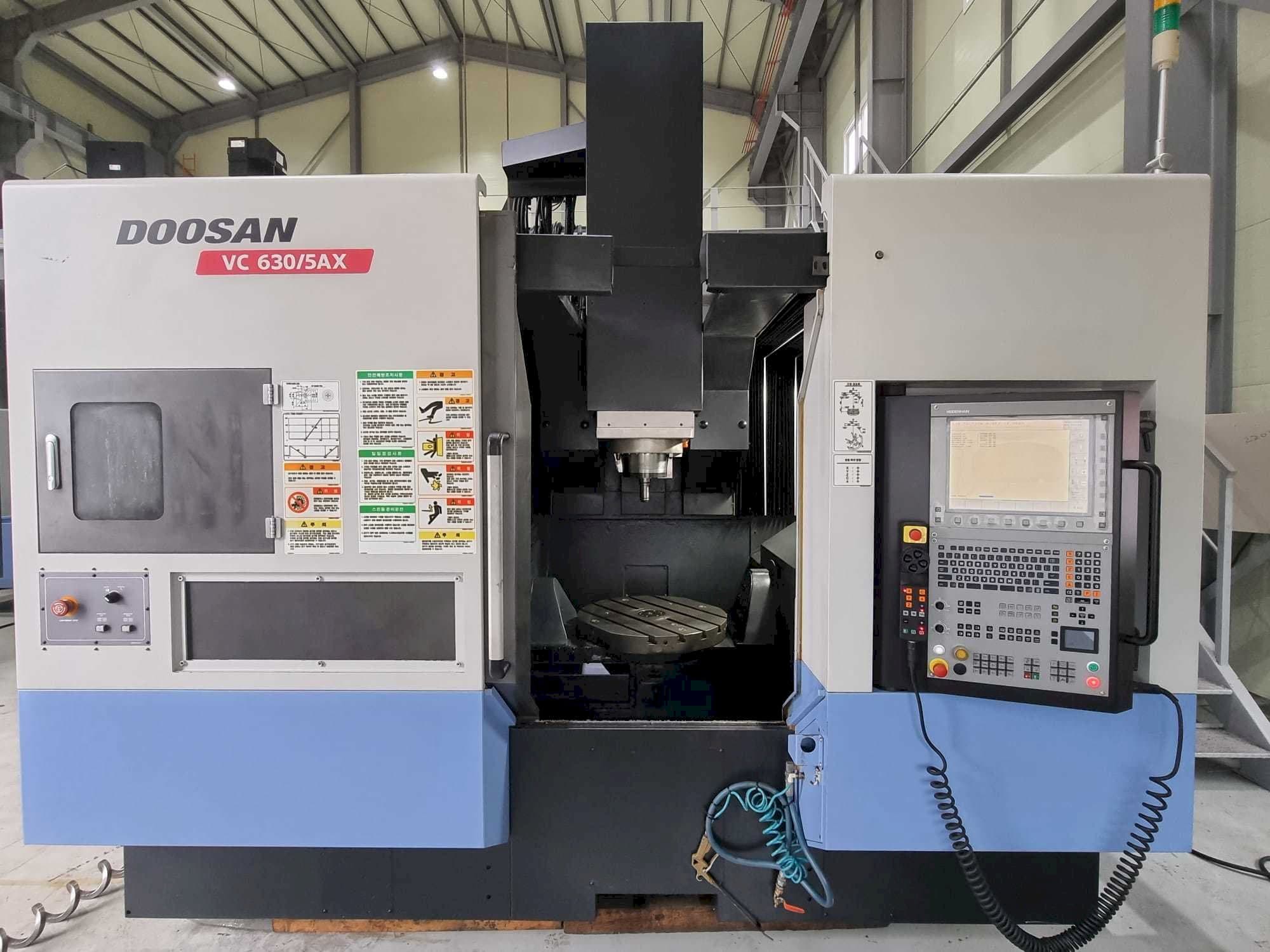 Masina Doosan VC630/5AX eestvaade