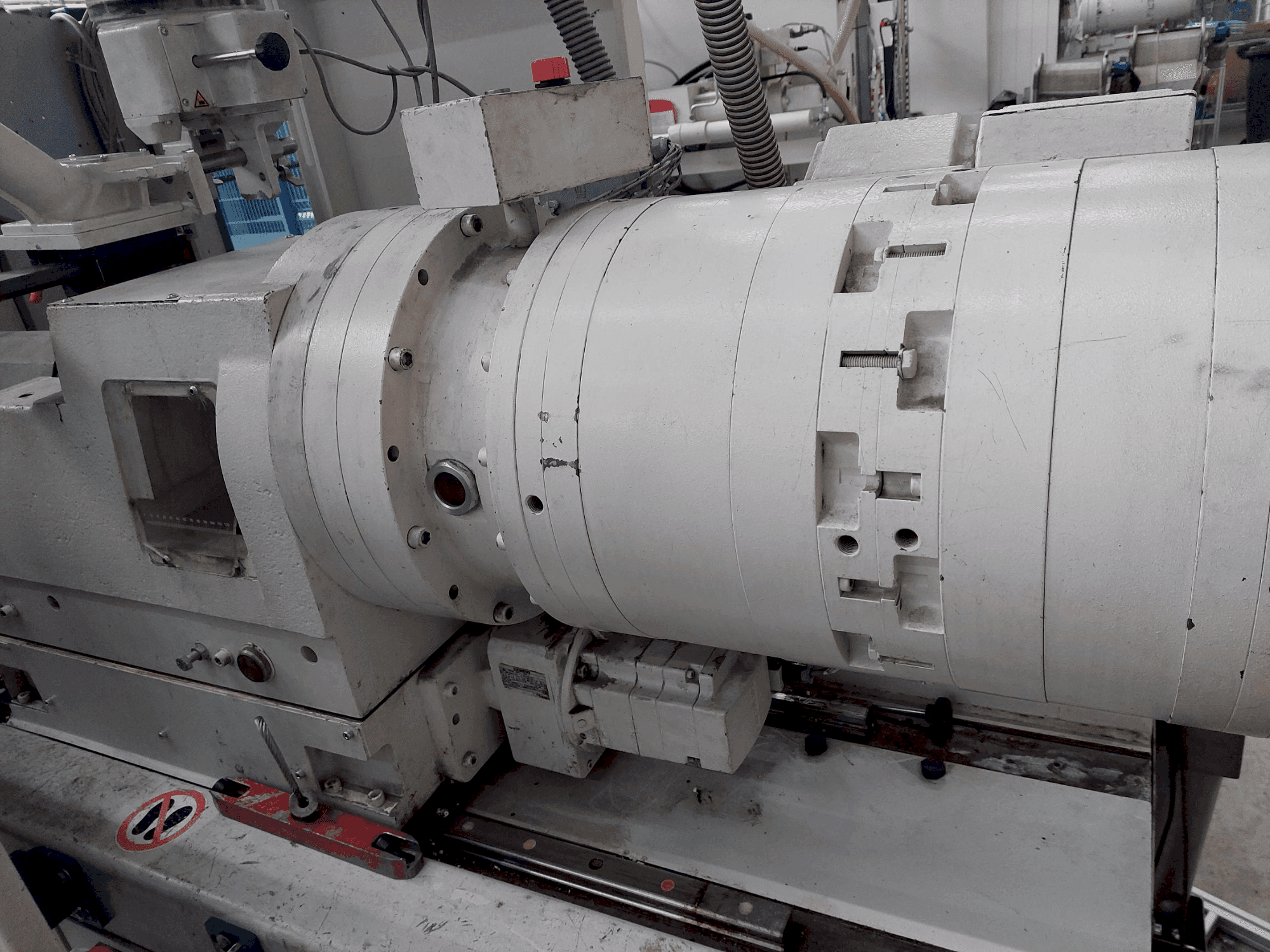 Masina Krauss Maffei 80-180 EX   eestvaade