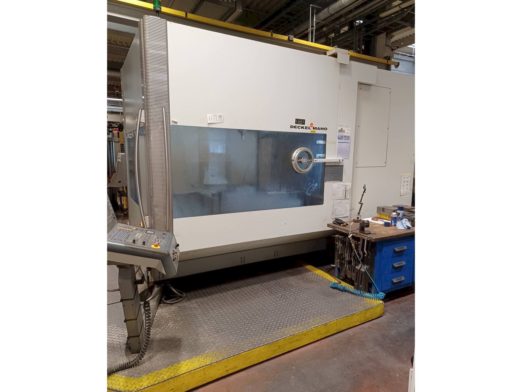 Masina DECKEL MAHO DMU 125 T hi-dyn   eestvaade