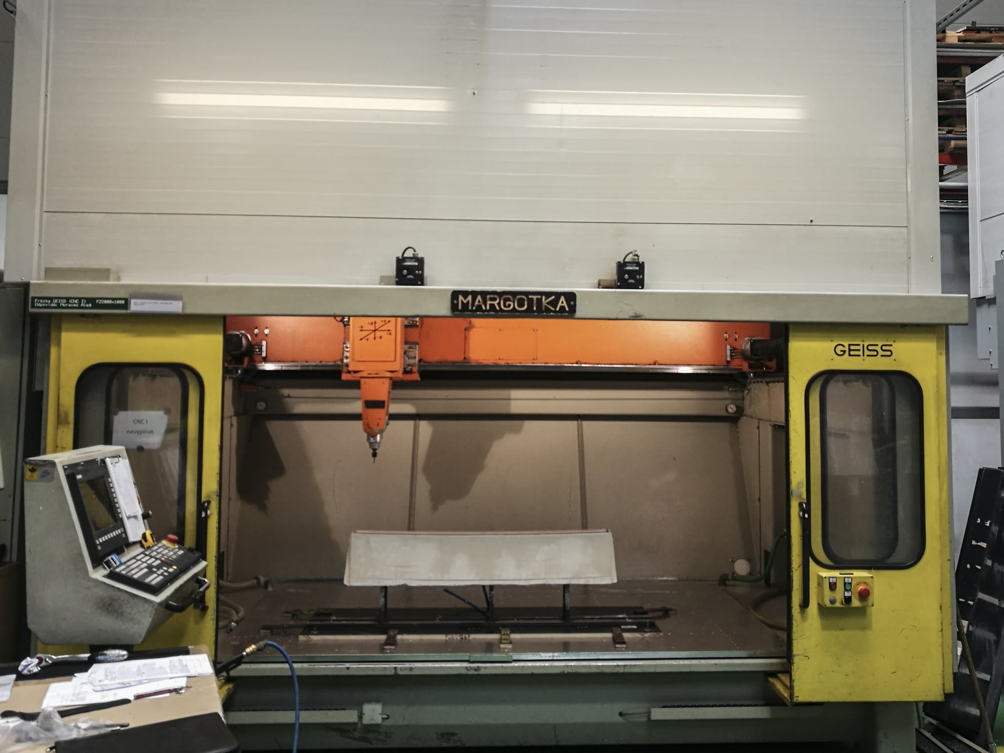 Masina GEISS FZ 2000x1000 eestvaade