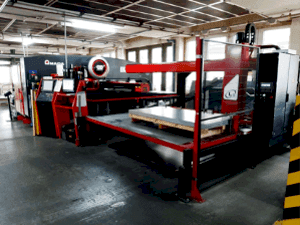 Masina AMADA EMK 3610NT   eestvaade