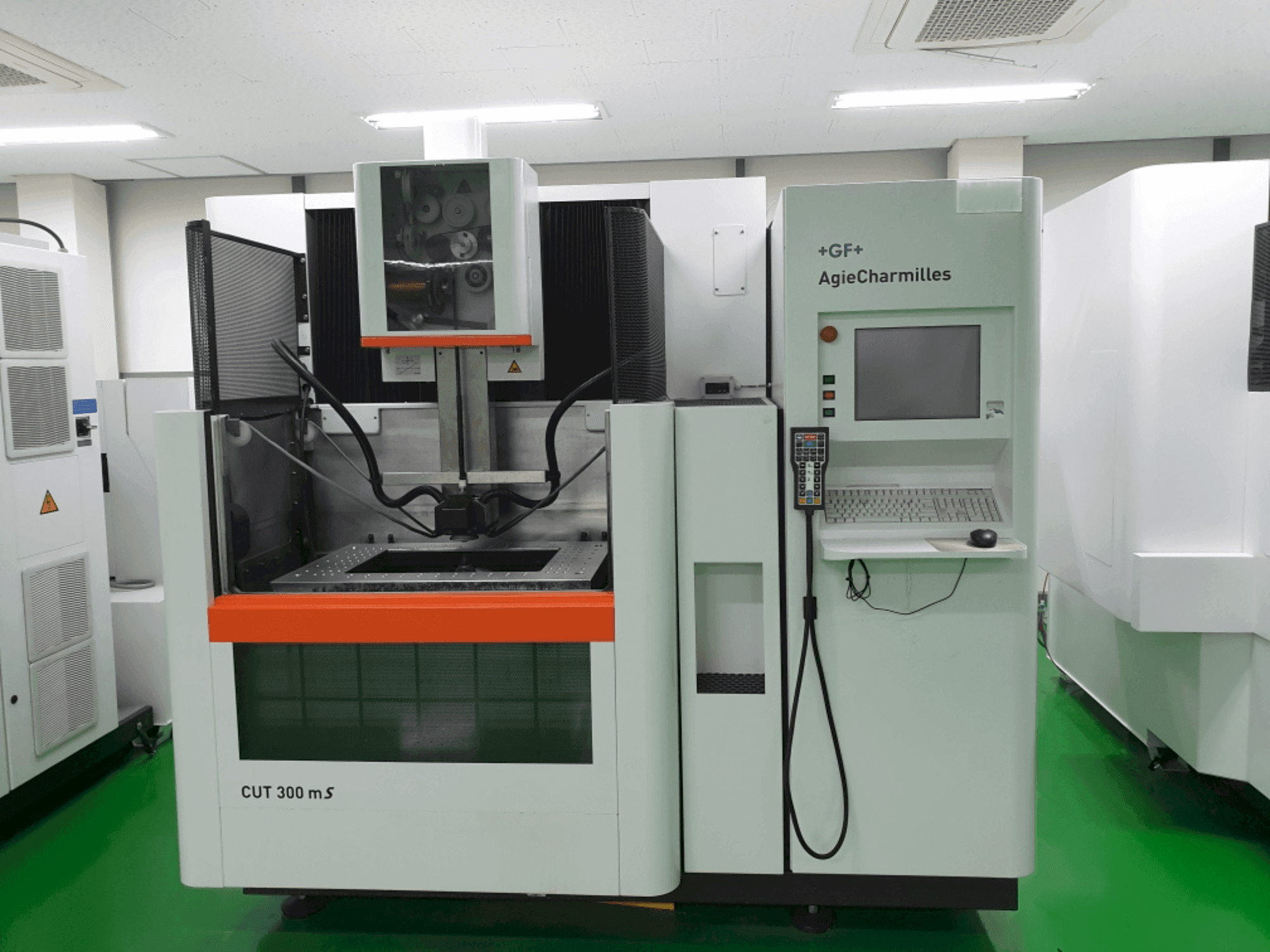 Masina AgieCharmilles CUT 300MS   eestvaade