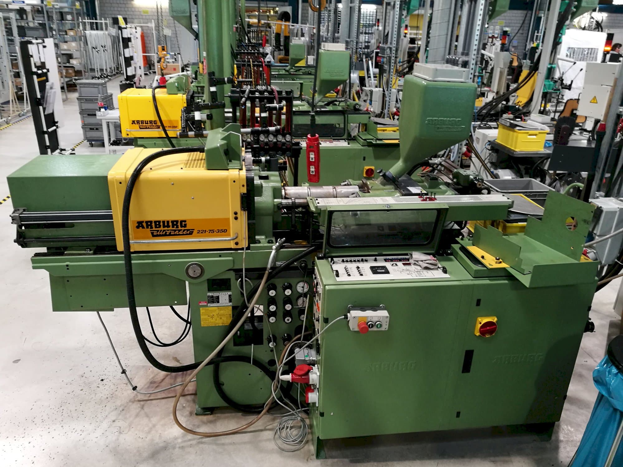 Masina Arburg Allrounder 221-75-350   parema külje vaade