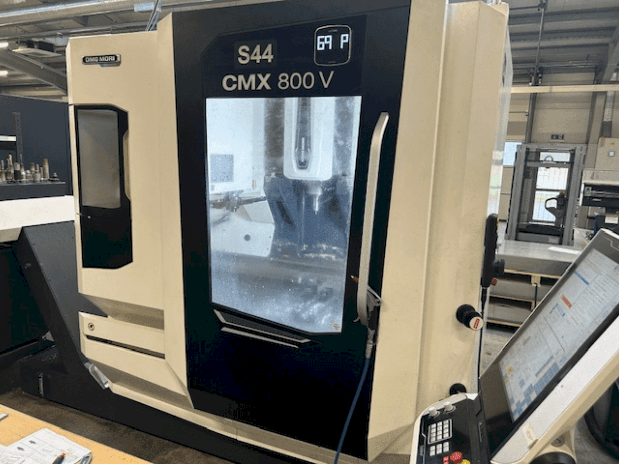Masina DMG MORI CMX 800 V   eestvaade