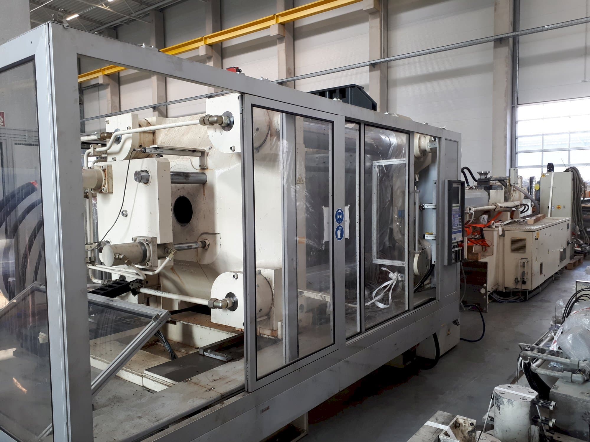 Masina Krauss Maffei 650-2700 C1   eestvaade