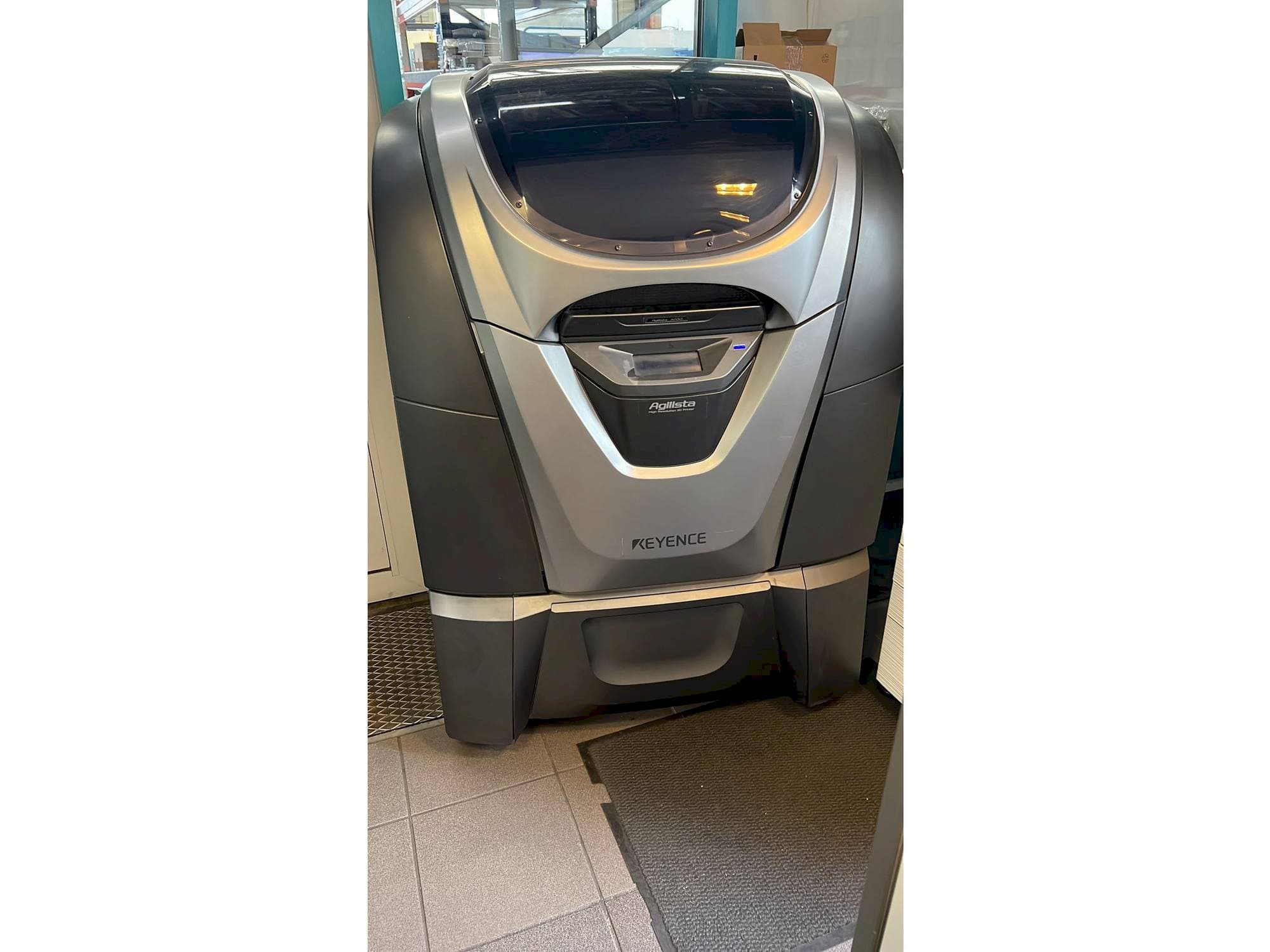 Masina KEYENCE Agilista 3200 eestvaade