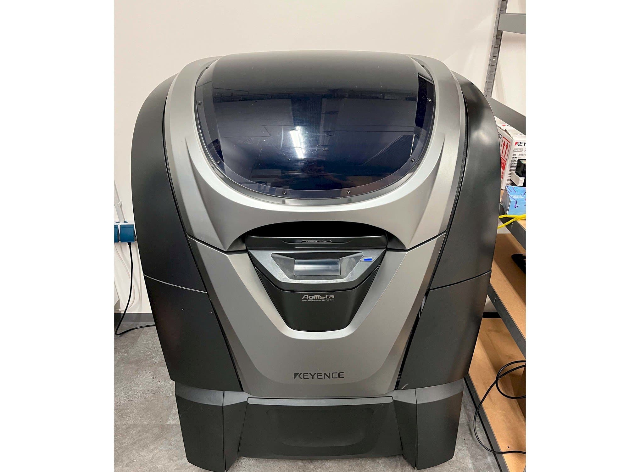 Masina KEYENCE Agilista 3200-w   eestvaade