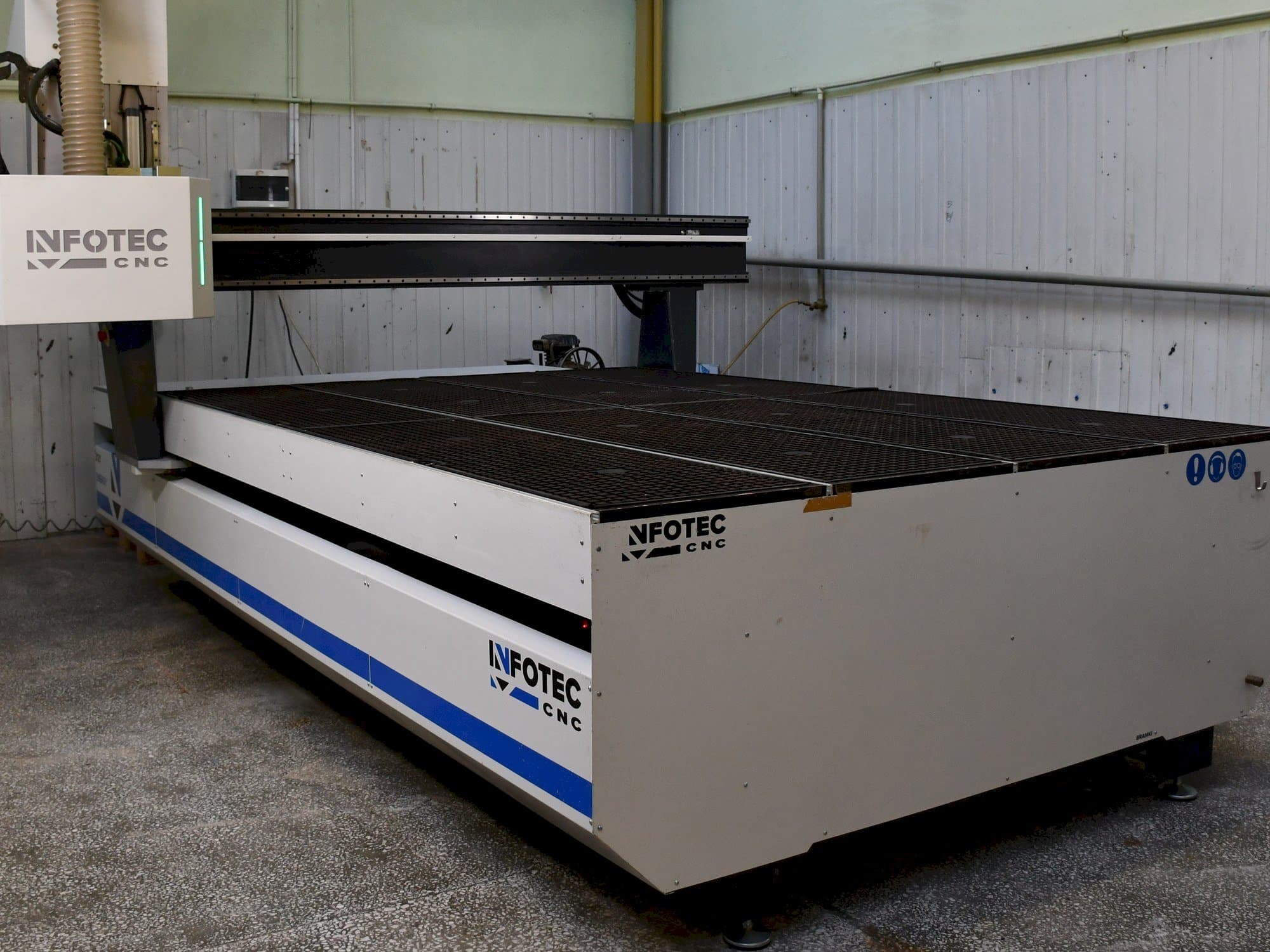 Masina INFOTEC 3121 E   eestvaade