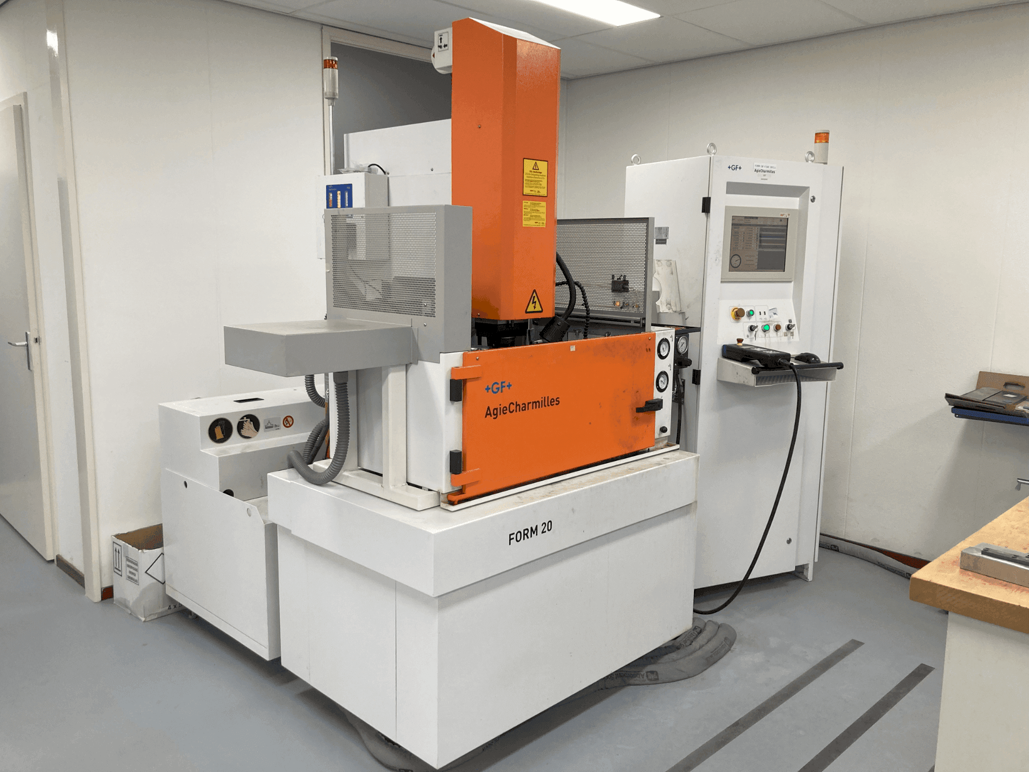 Masina AgieCharmilles CABINET FORM20   eestvaade