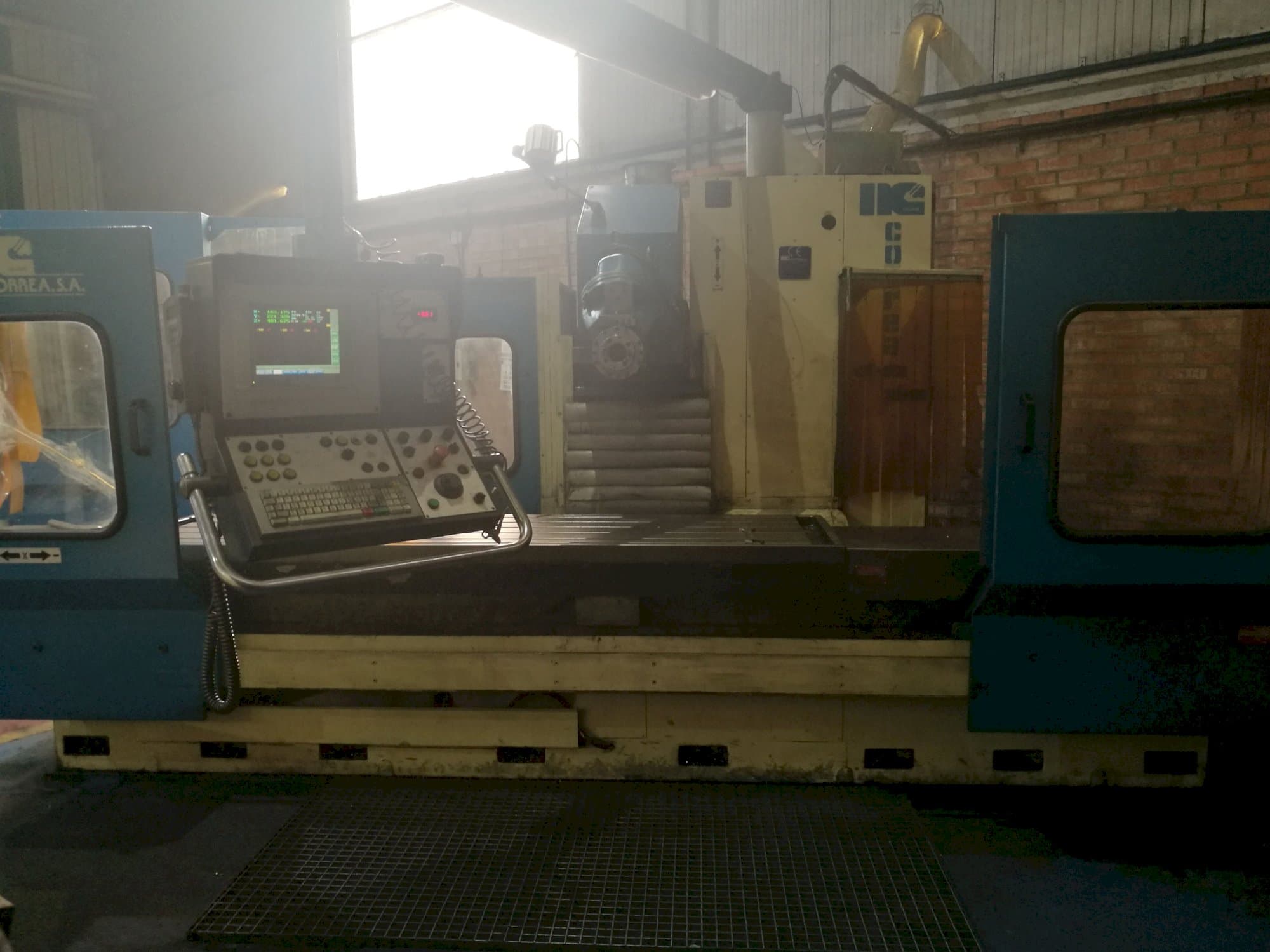 Masina Correa CF 22/25   eestvaade