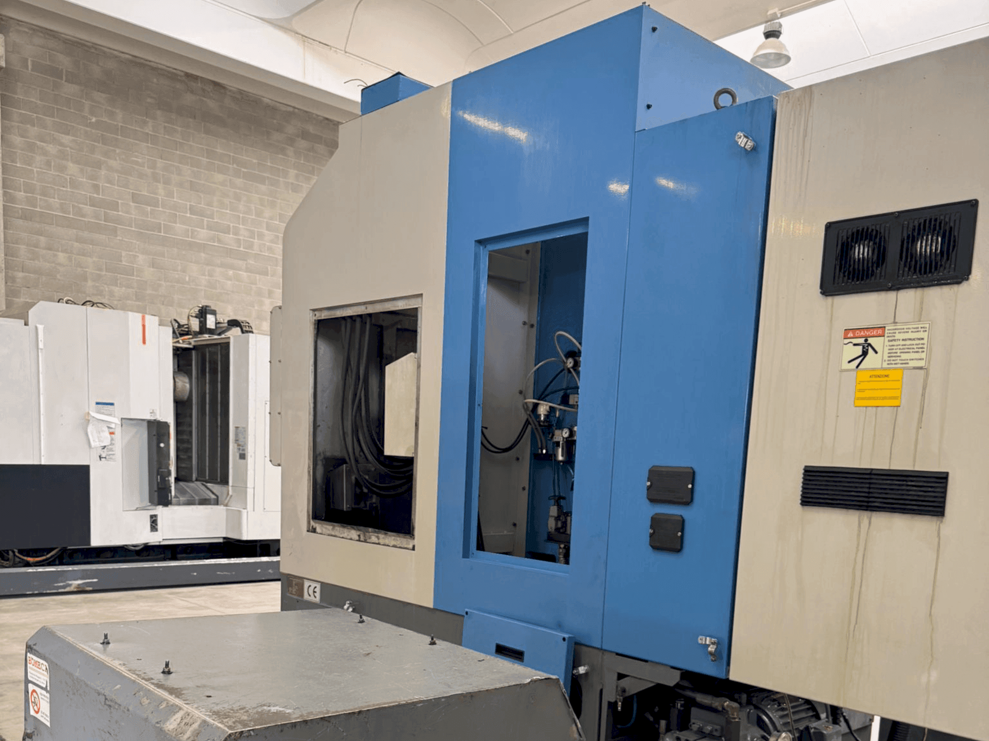 Masina HYUNDAI KIA Hyundai HiT V5R   eestvaade