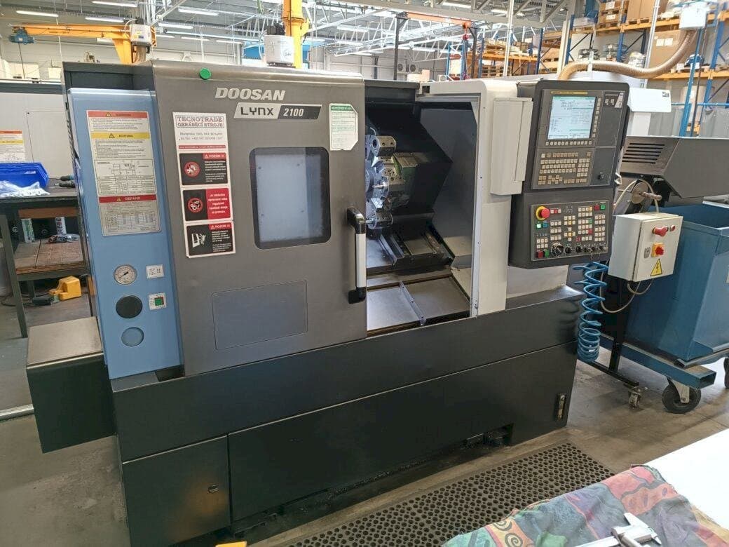 Masina DOOSAN Lynx 2100A   eestvaade