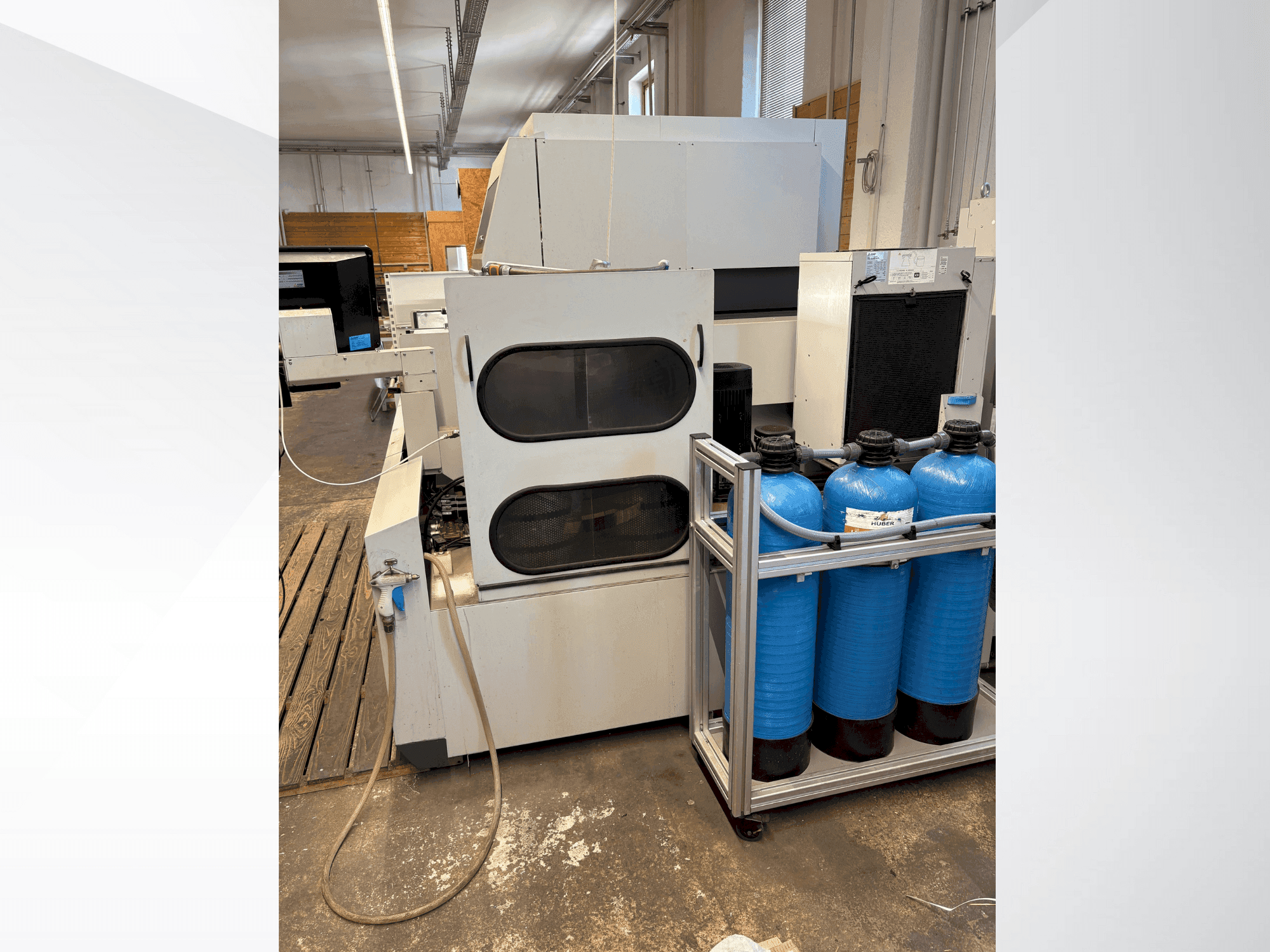 Masina Mitsubishi MV2400S   eestvaade