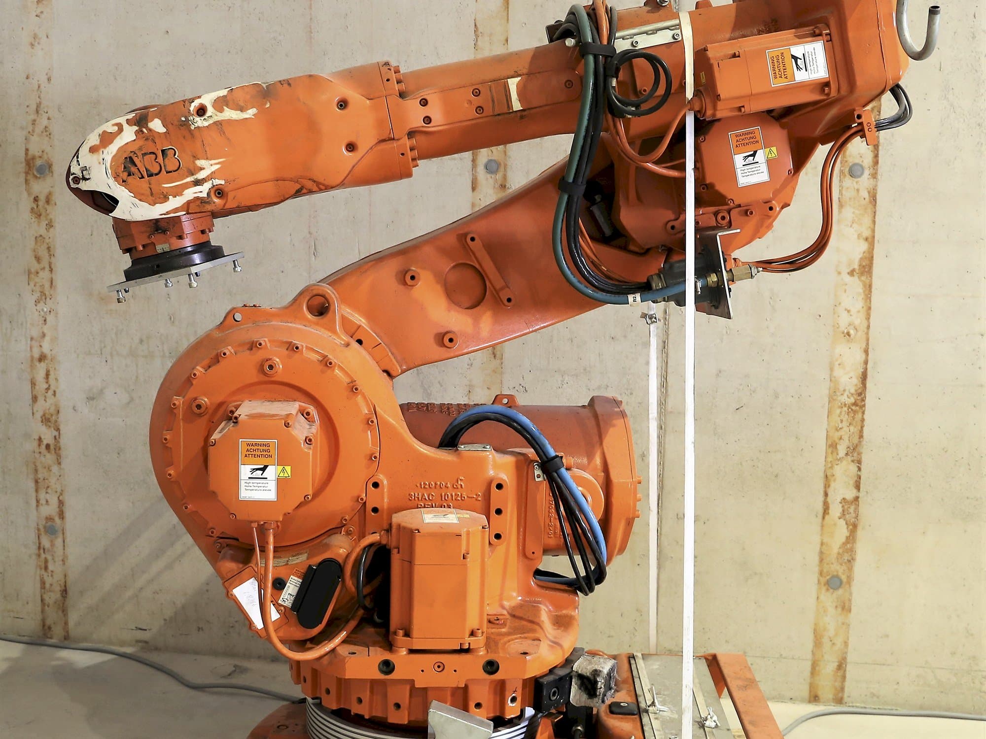 Masina ABB 6600  eestvaade