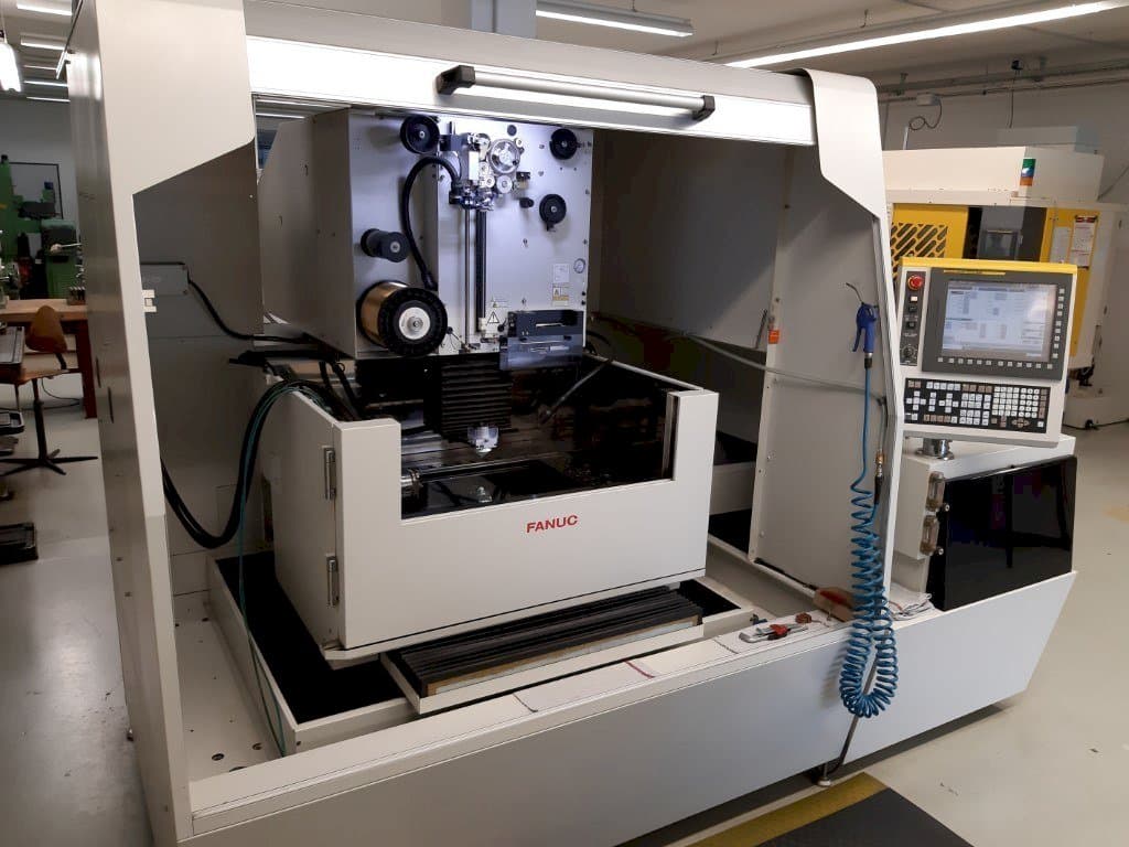 Masina FANUC Robocut Alpha-1iD   eestvaade