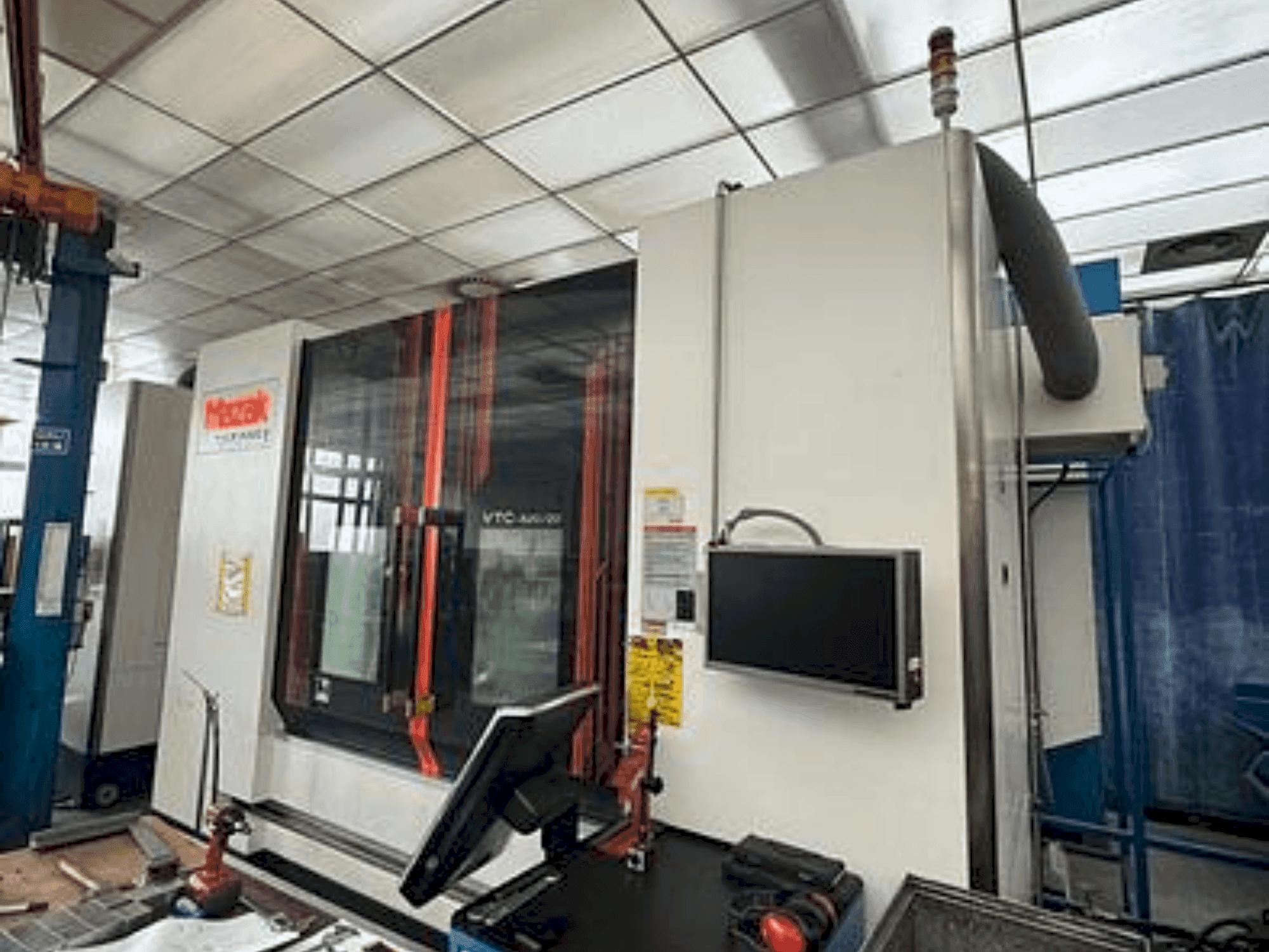 Masina Mazak VTC 820/20   eestvaade