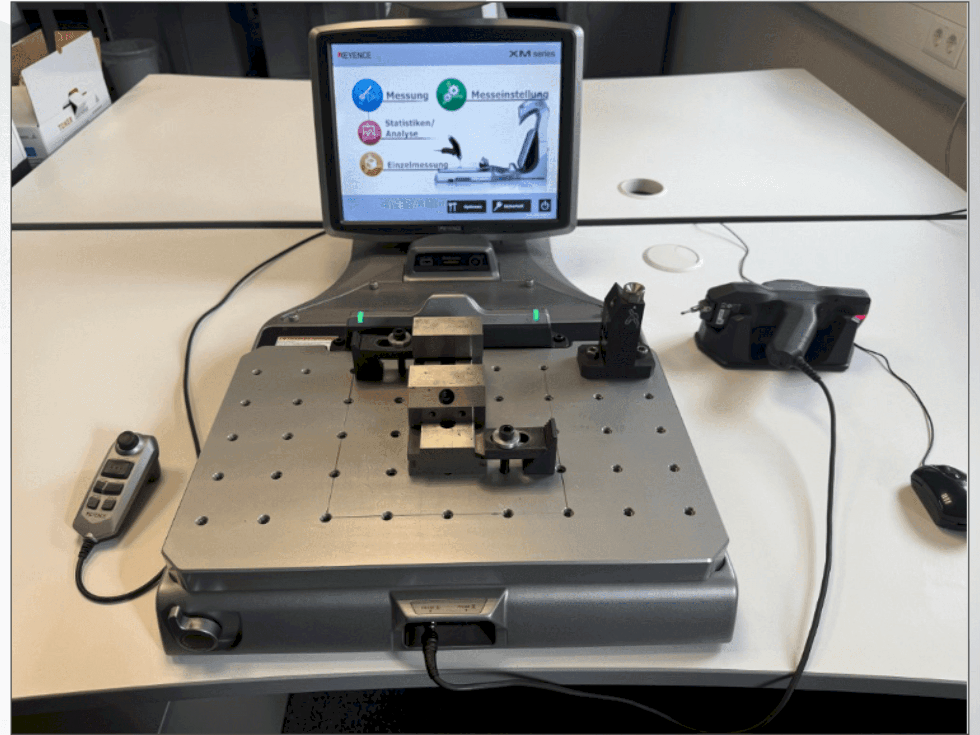 Masina KEYENCE XM-1200   eestvaade