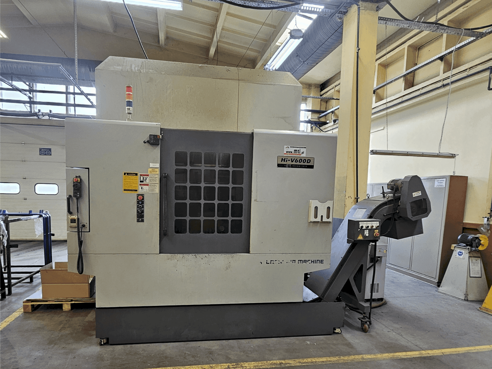 Masina HYUNDAI KIA Hi-V600D   eestvaade