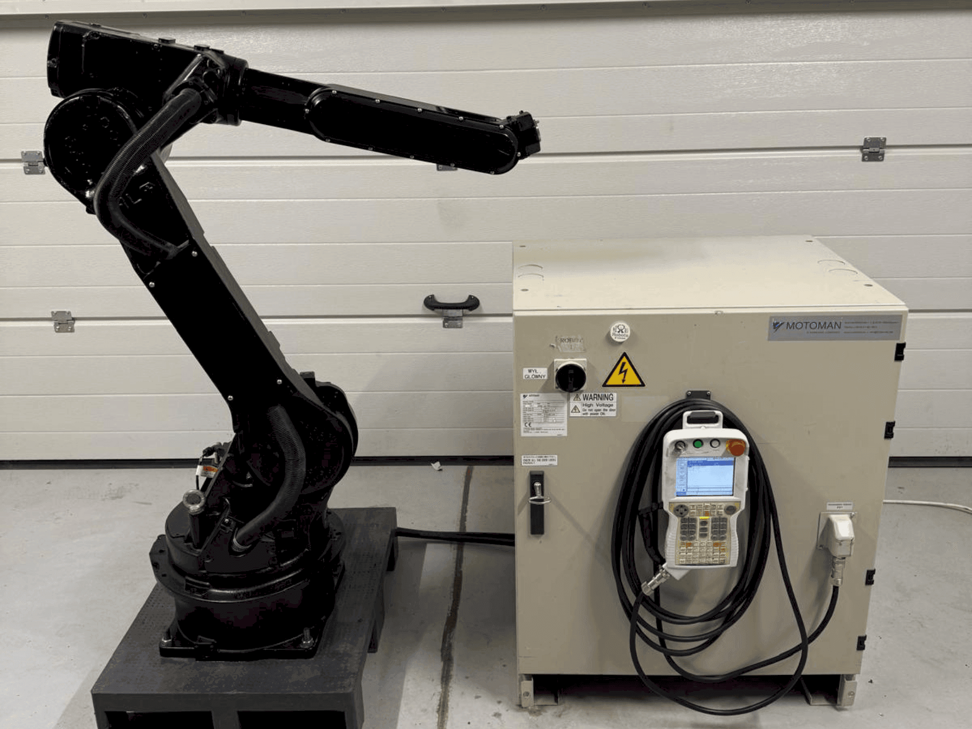 Masina Yaskawa Motoman YR HP 20D   eestvaade