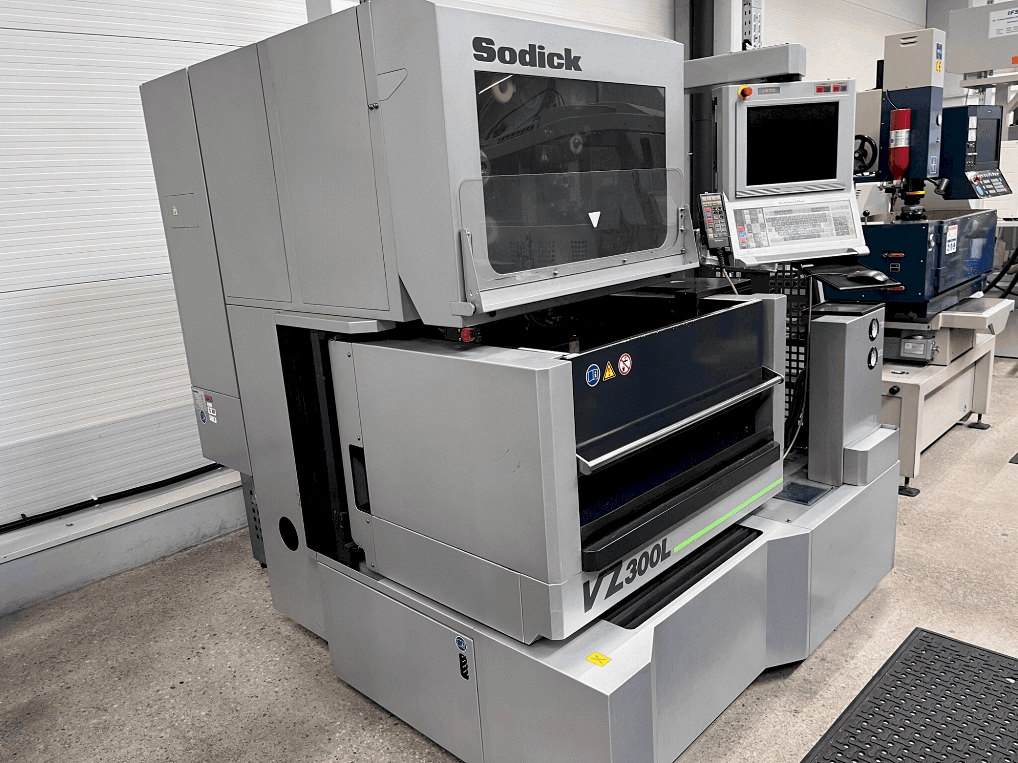 Masina Sodick VZ 300L   vasaku külje vaade