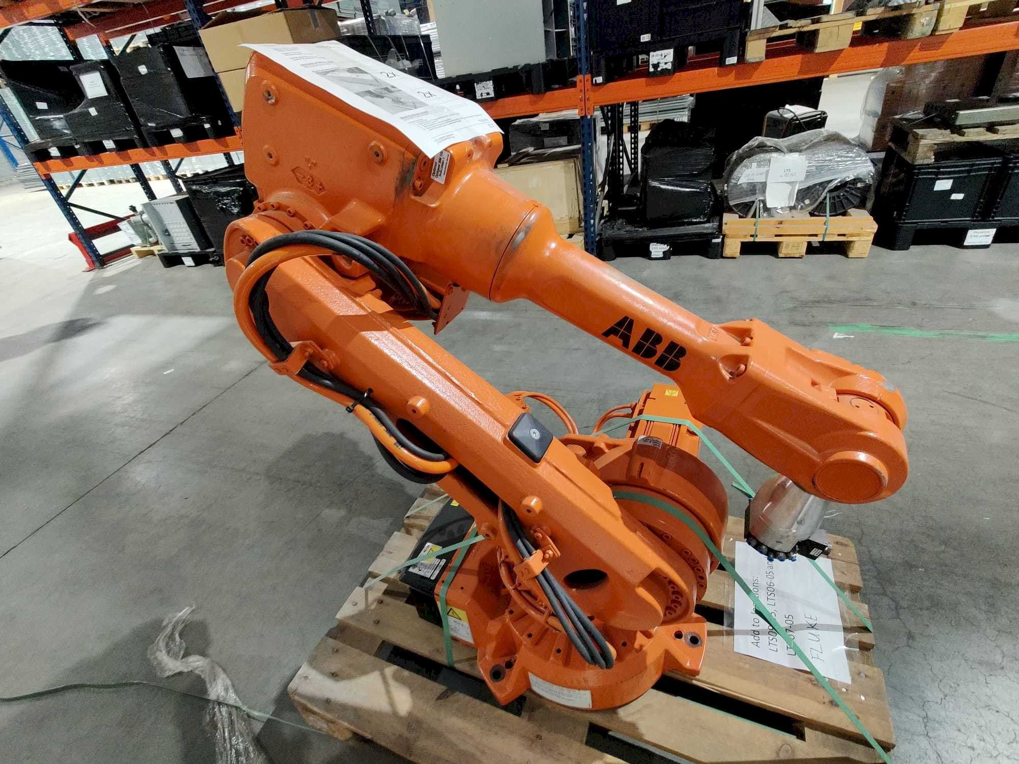 Masina ABB IRB 2600 M2004   eestvaade