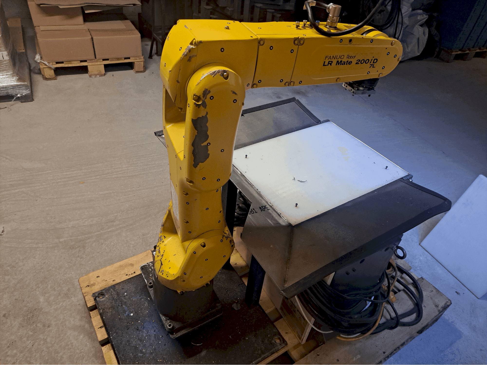Masina FANUC LR Mate 200iD/7L   eestvaade