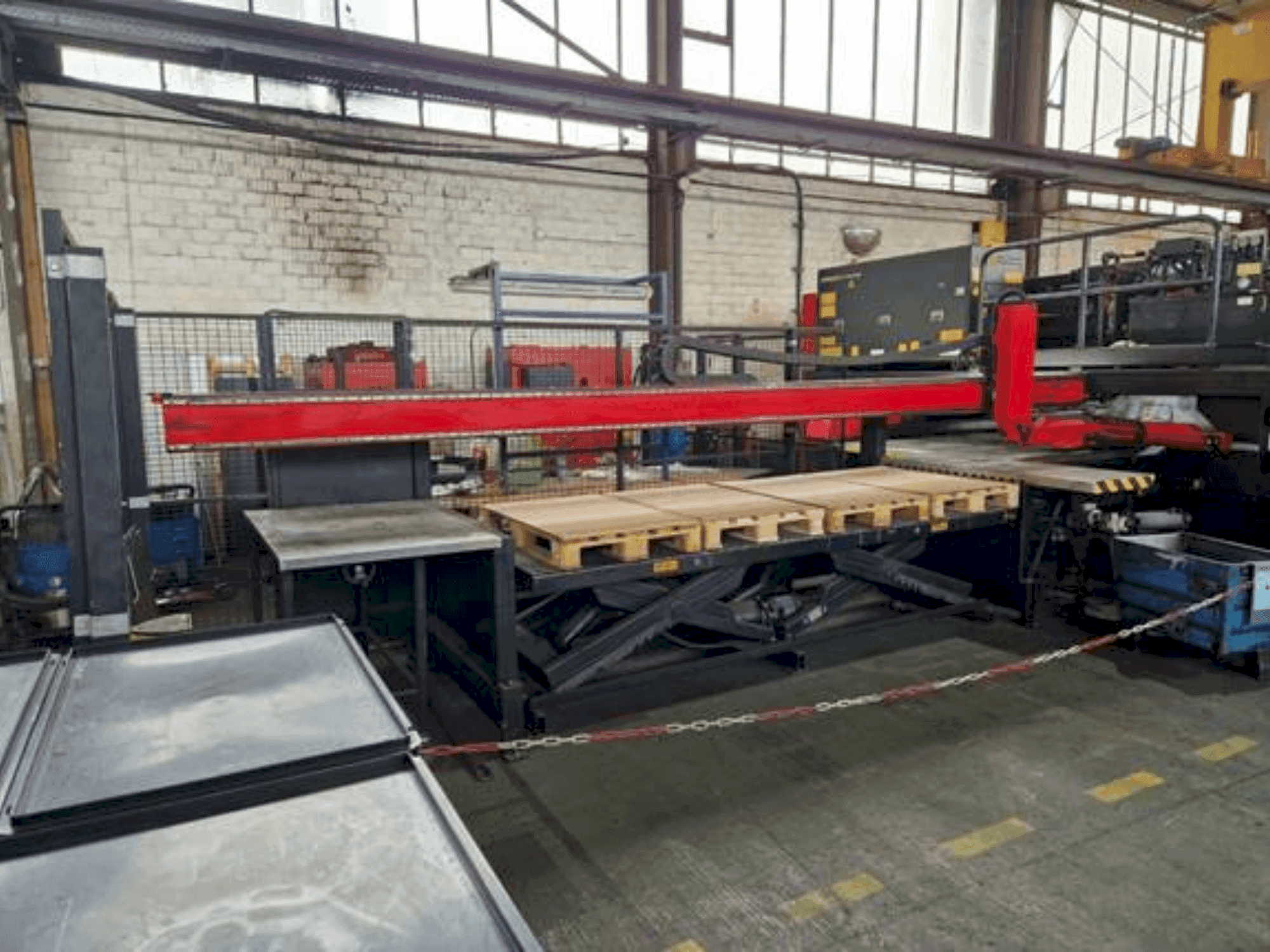 Masina AMADA AP3-2610 V   eestvaade