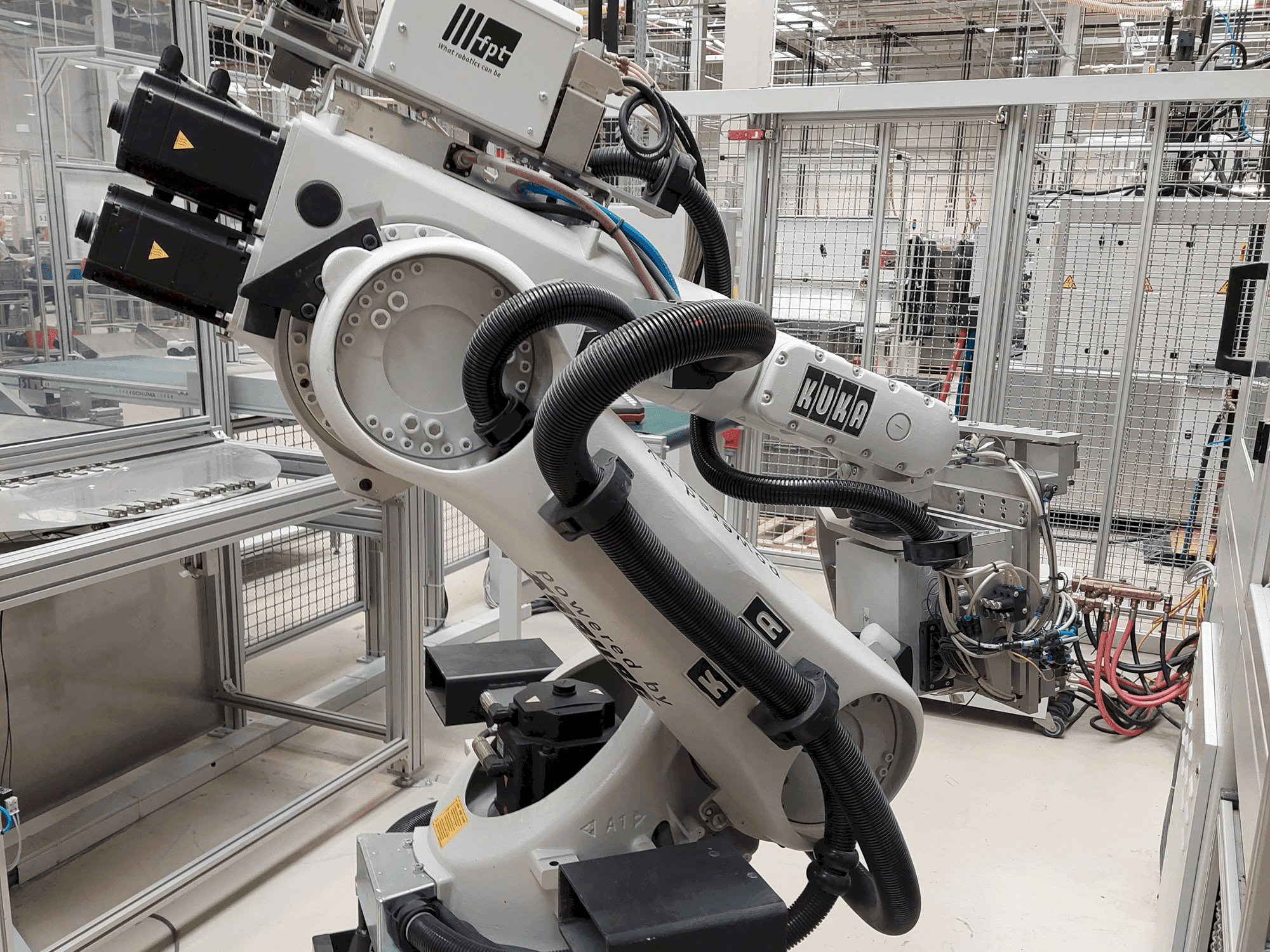 Masina KUKA KR 30-3   eestvaade