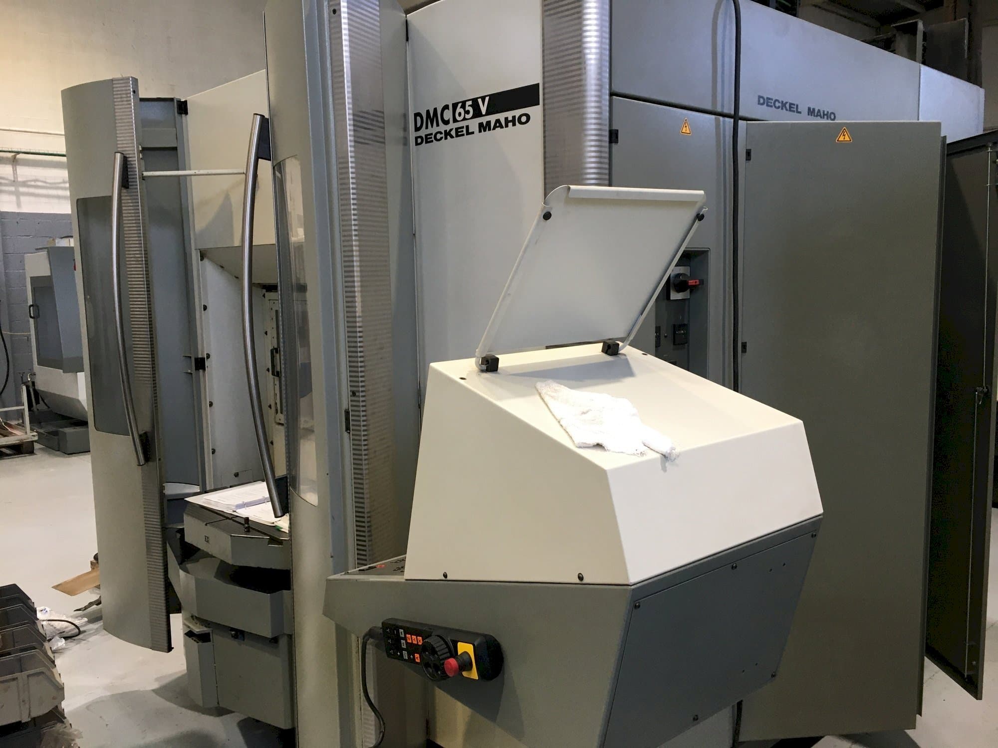 Masina DECKEL MAHO DMC 65V   eestvaade