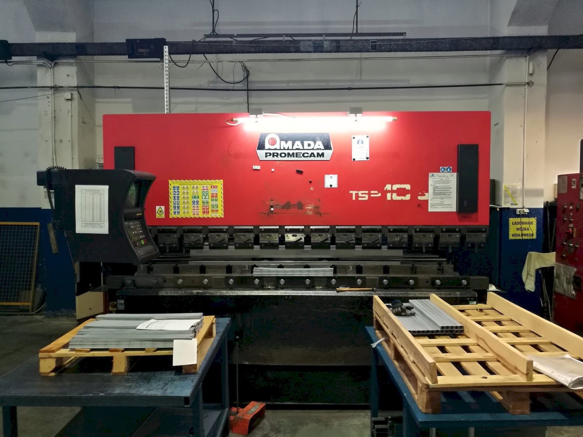 Masina AMADA ITS2   eestvaade