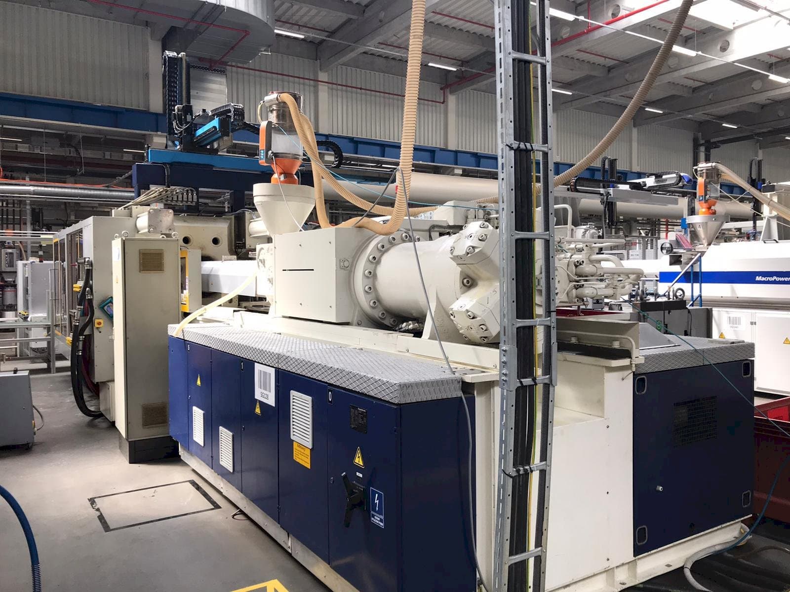 Masina Krauss Maffei 800-8000 MC   eestvaade