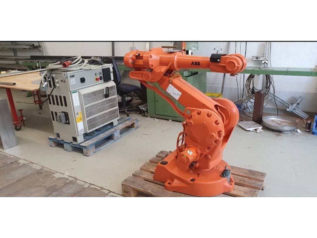 Masina ABB IRB 2400 M2000   eestvaade