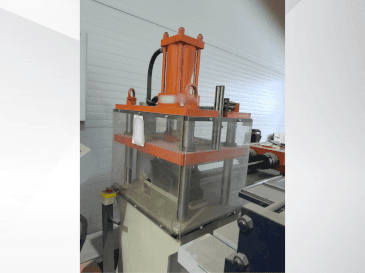 Masina UZMA MAKINA PDM 30 eestvaade