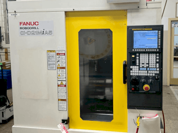 Masina FANUC Robodrill D21MiA5 eestvaade