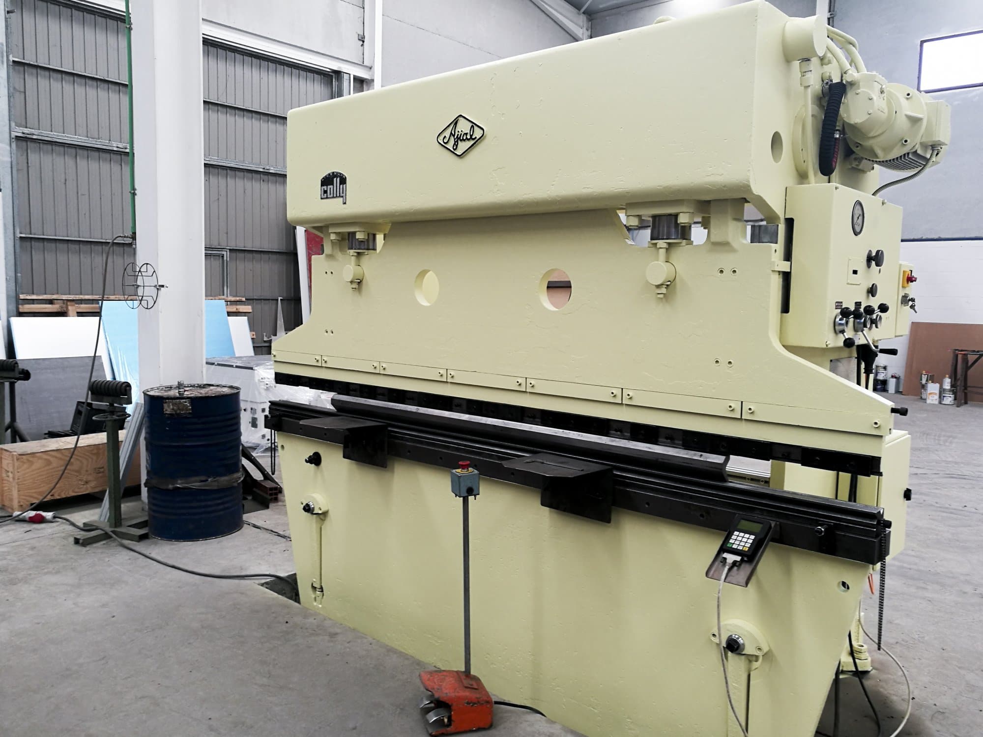 Masinavaade Ajial Colly 89   paremalt