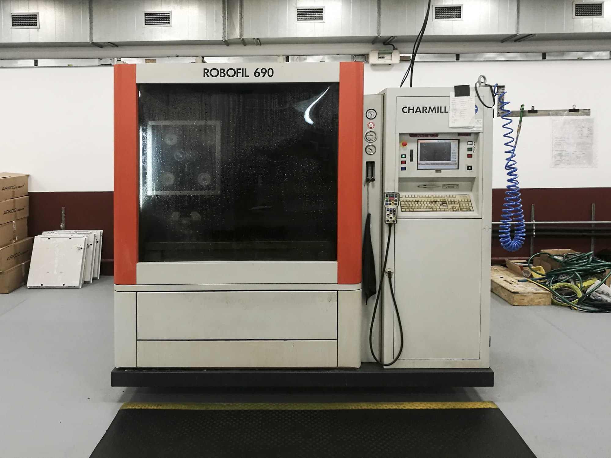 Masina CHARMILLES ROBOFIL 690   eestvaade